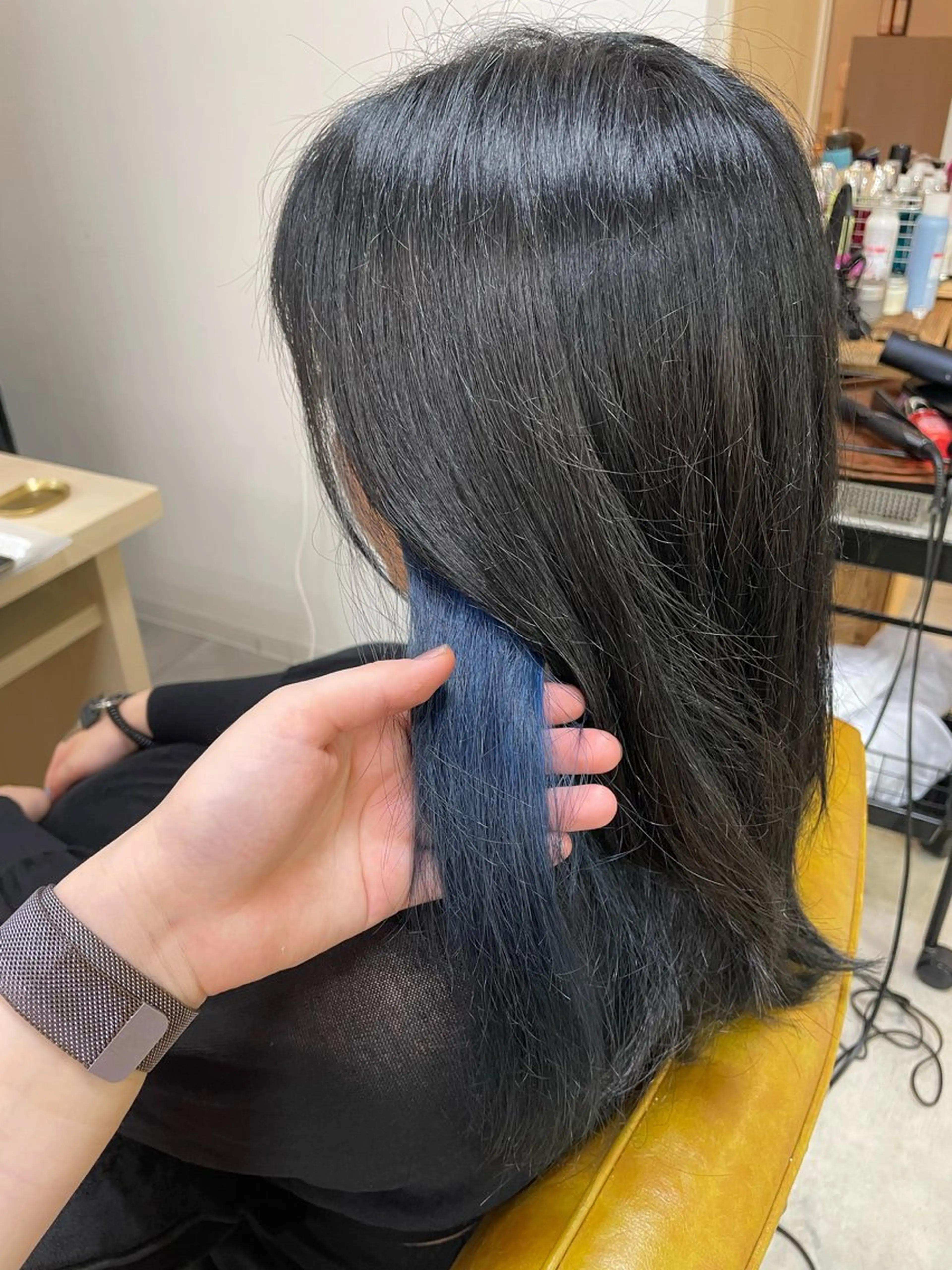 カラー 黒髪 ブリーチ ブルーカラー ブルーブラック インナーカラー ヘアカラー カラーモデル/Un Fleur/田口流名のヘアスタイル