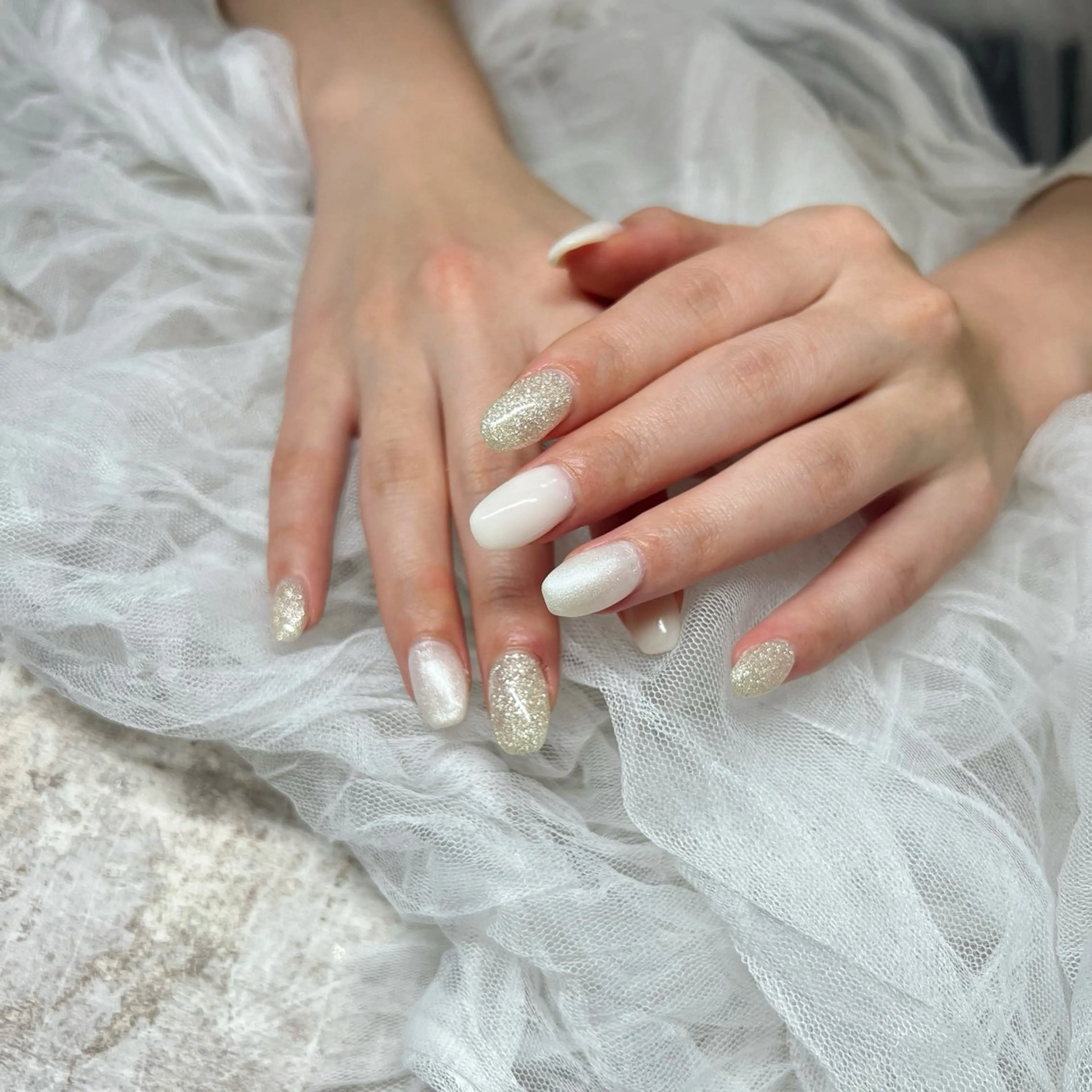 ネイル ラメ(グリッター) シルバー ホワイト ハンドネイル ルミエナ銀座 KATAOKAのネイルデザイン