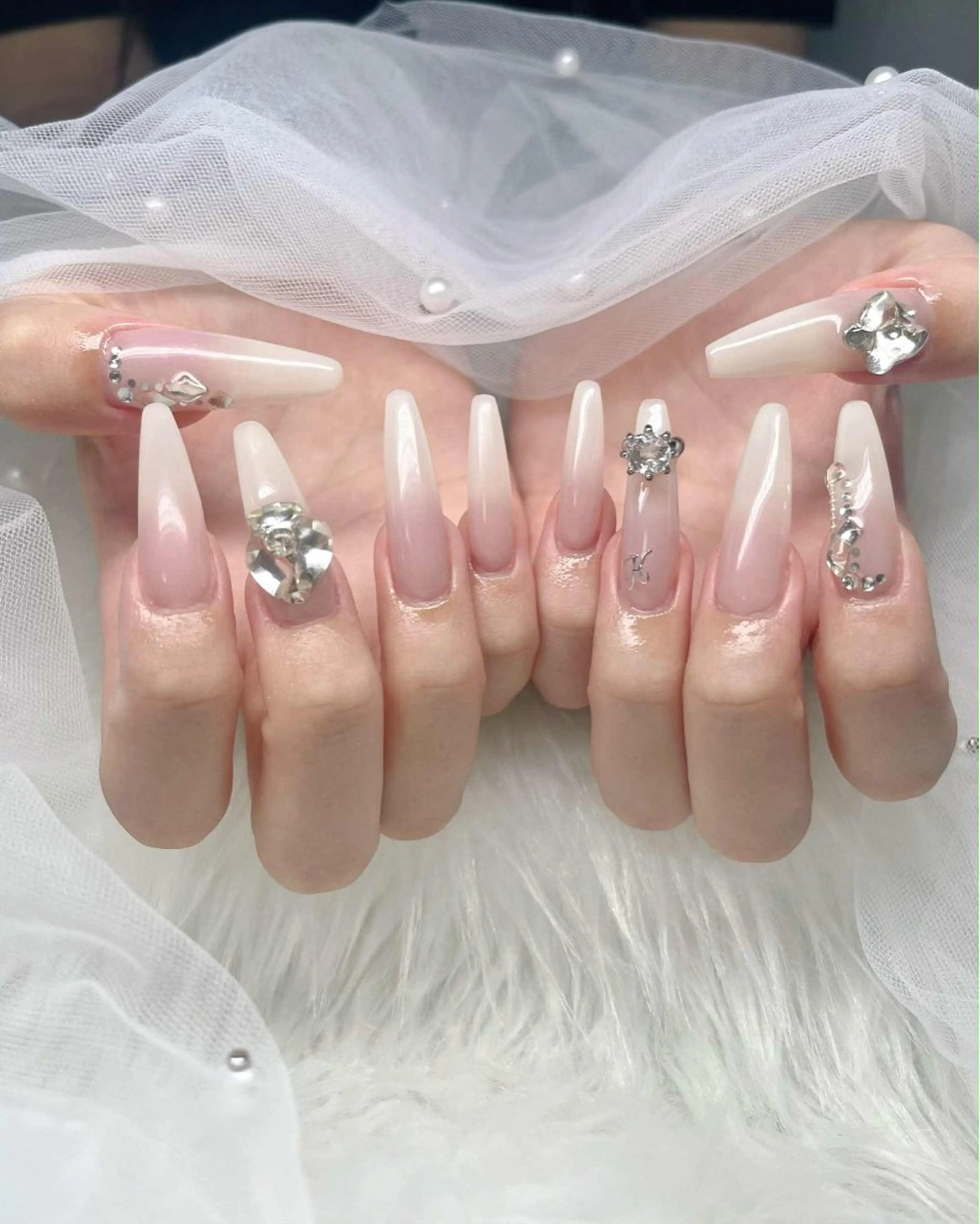 ネイル フレンチネイル ジェルネイル ガラスフレンチ ハロウィン ハート H.baby nail所属・H.baby Nail Salonのネイルデザイン