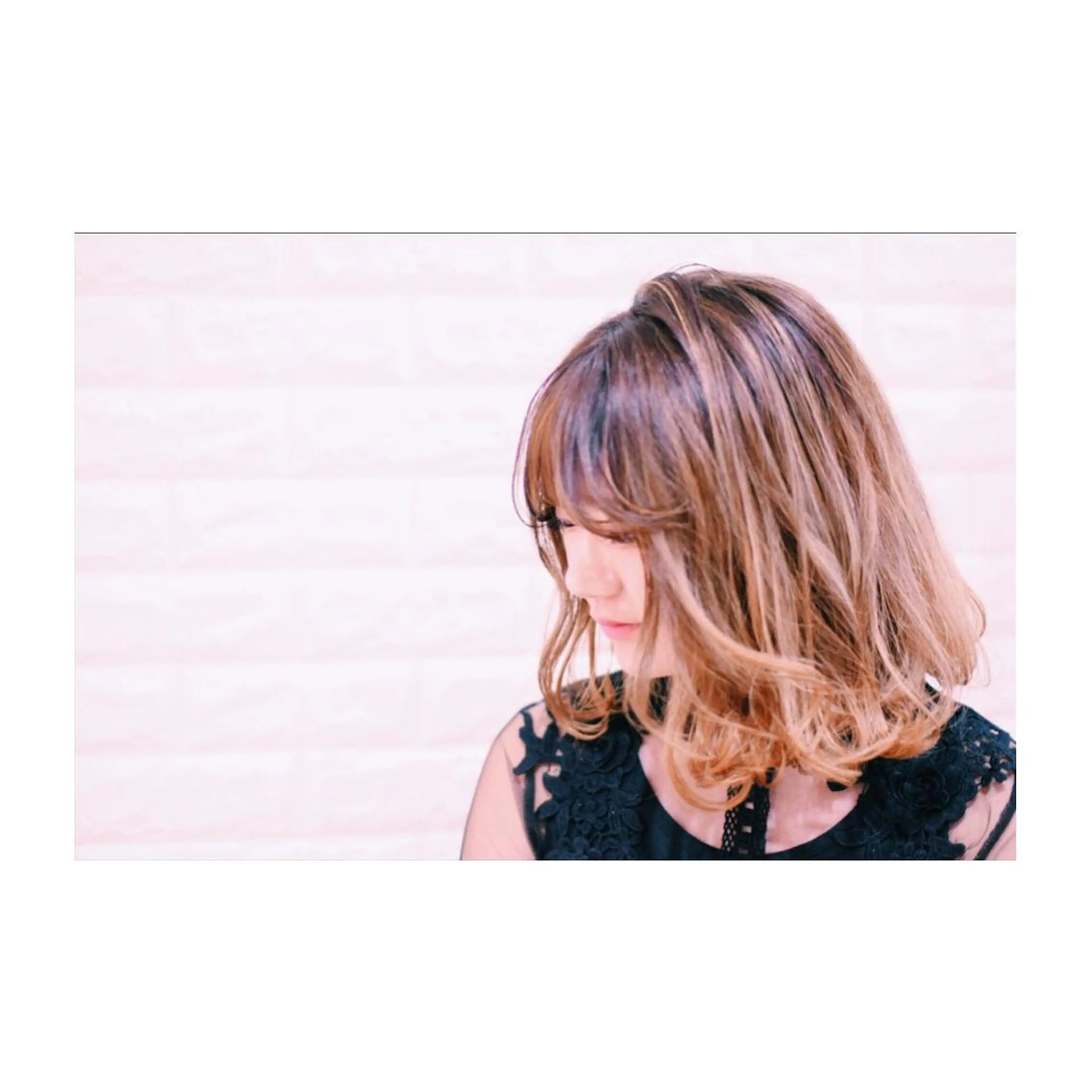 ミディアム カラー バレイヤージュ ハイライトカラー ハイライト レイヤーカット ハイトーンカラー RYUのヘアスタイル