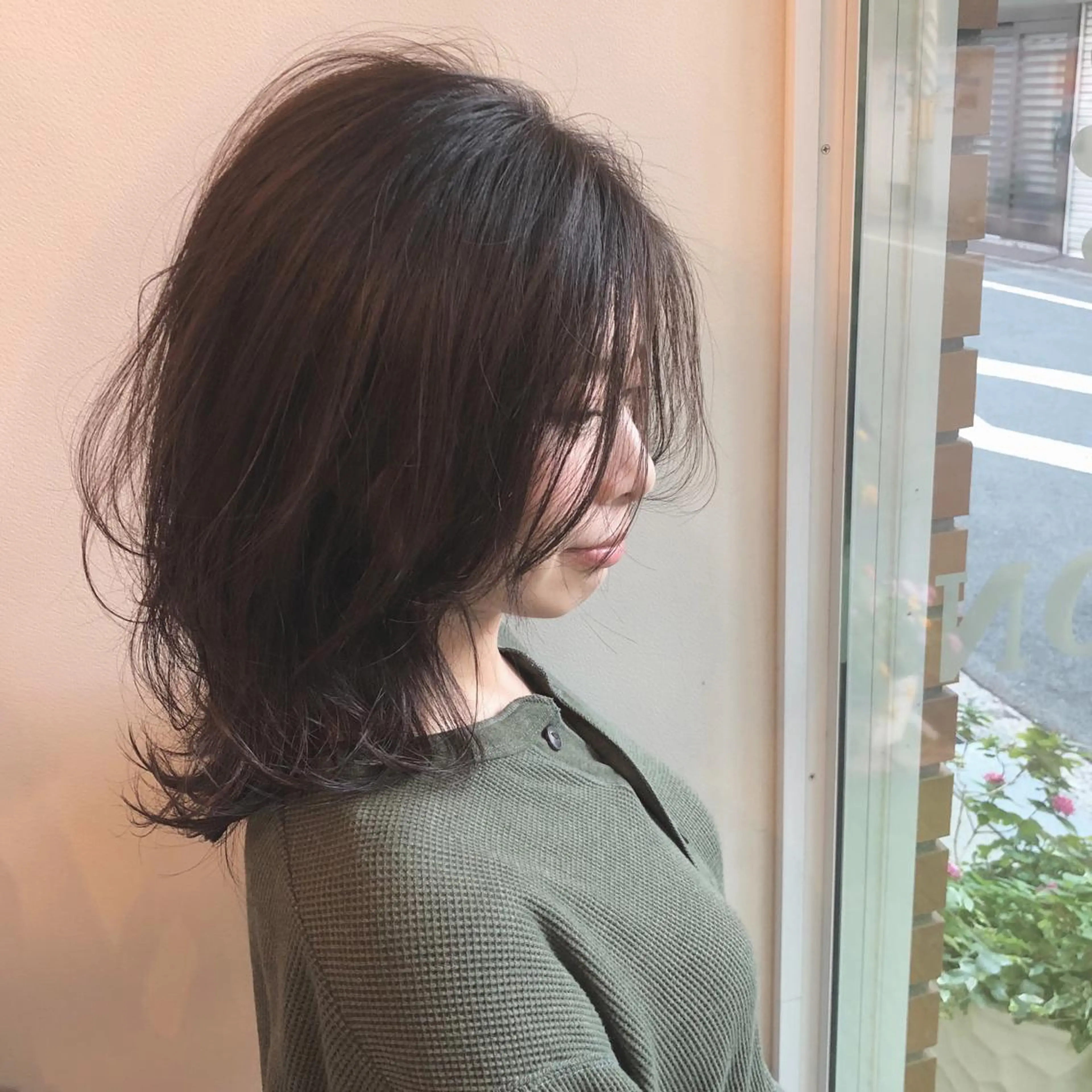 ミディアム カット ヘアカラー トリートメント ＨＩ ROのヘアスタイル