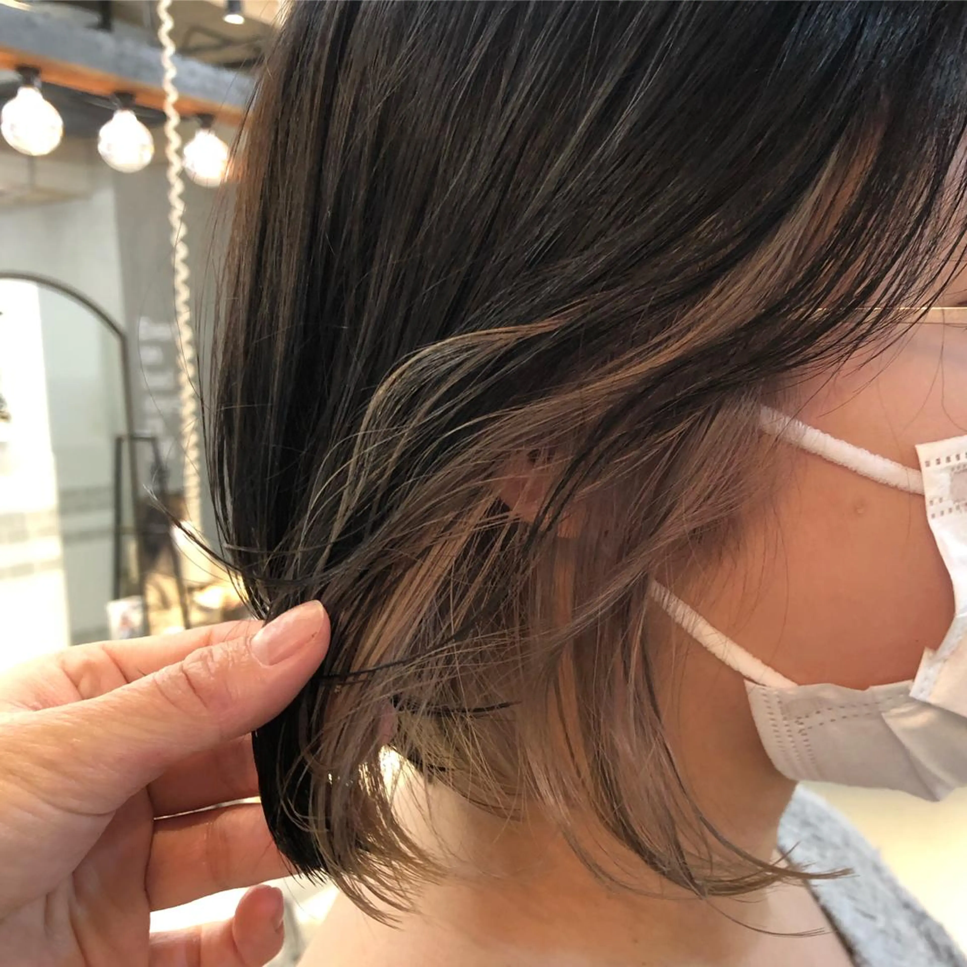 ミディアム カラー 古屋 花織のヘアスタイル