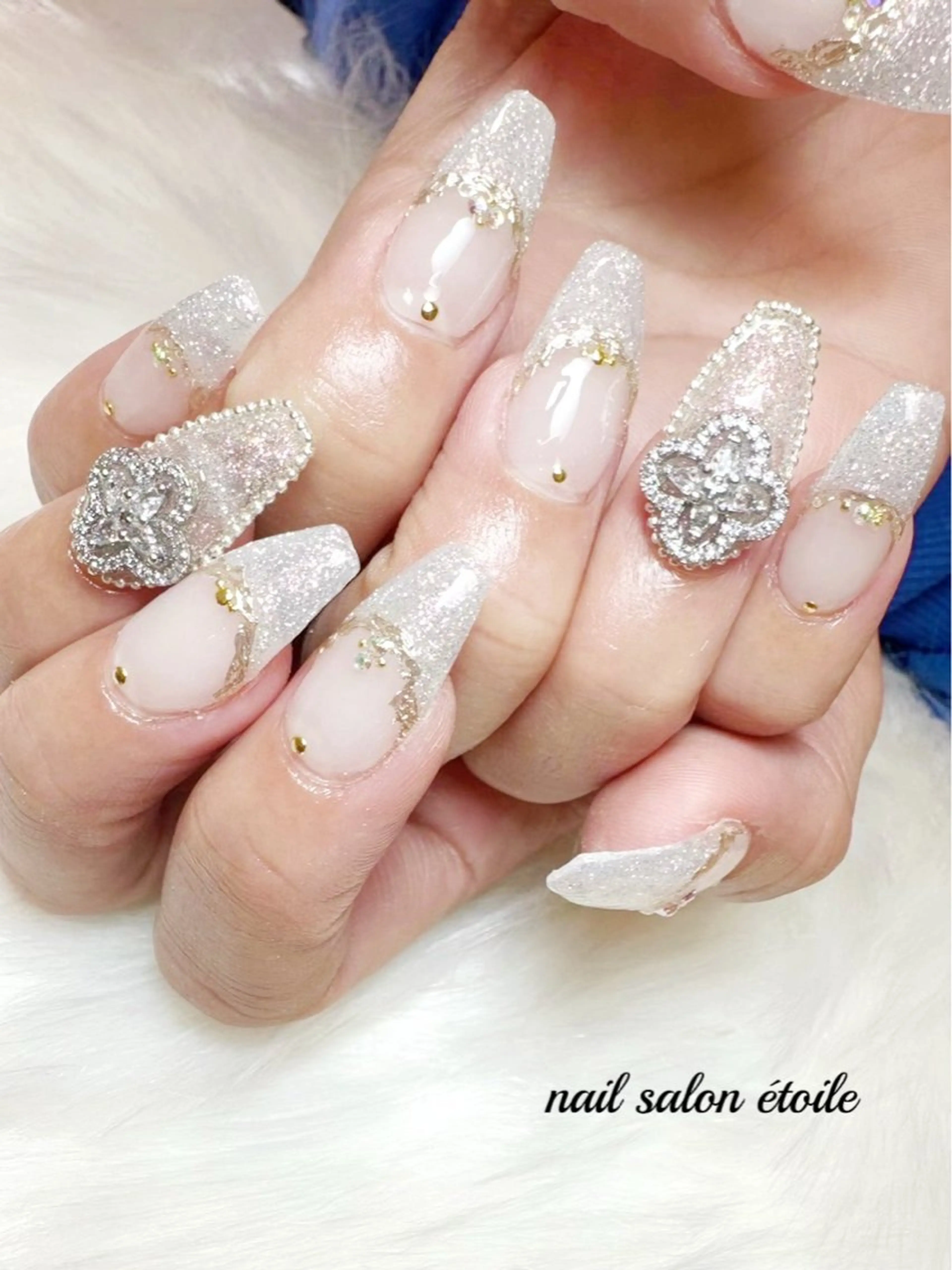ネイル フラッシュネイル フレンチネイル キラキラネイル ロングネイル ホワイト ハンドネイル nail salon étoileのネイルデザイン