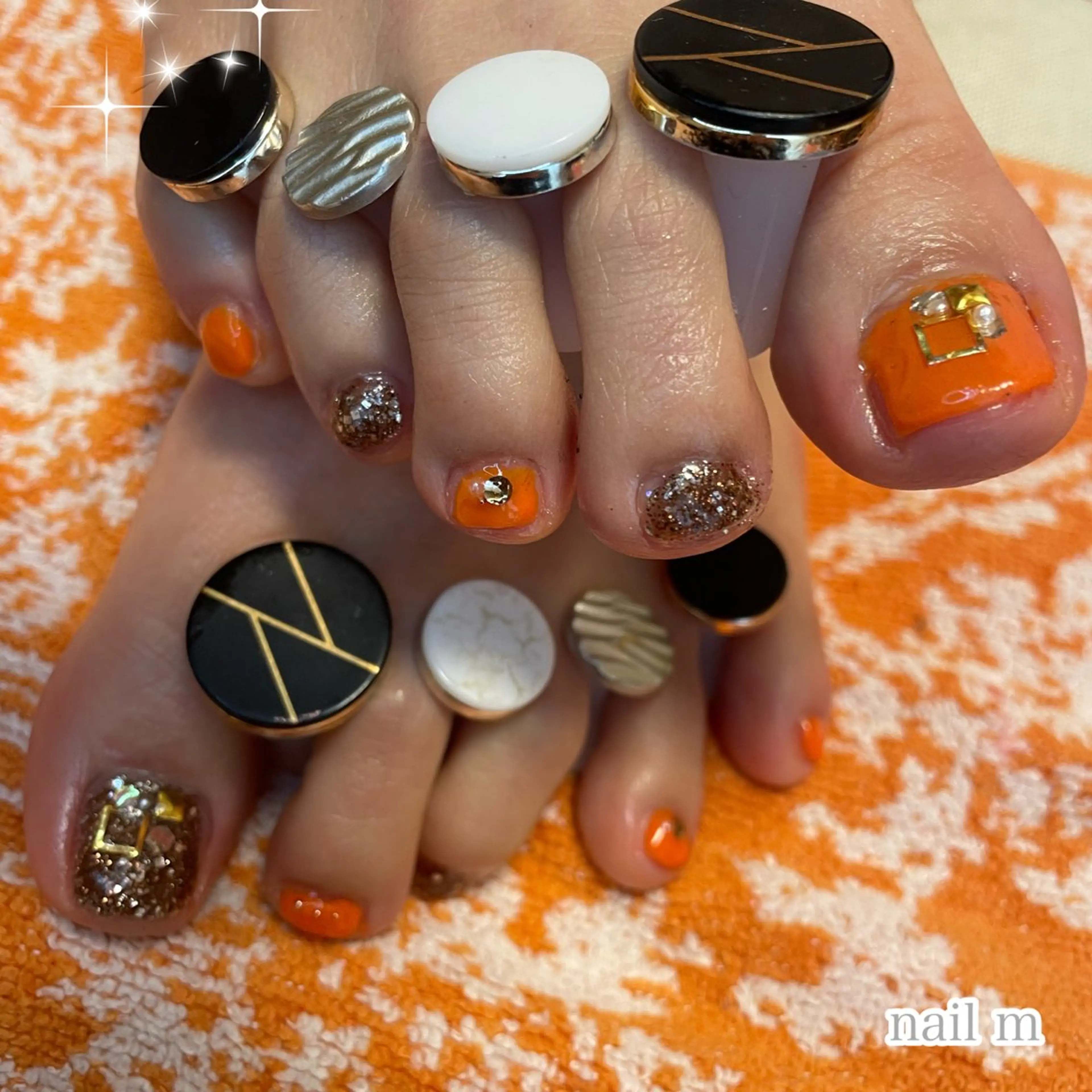 ネイル フットネイル ゴールド ラメ(グリッター) オレンジ NAIL★M 真紀のネイルデザイン