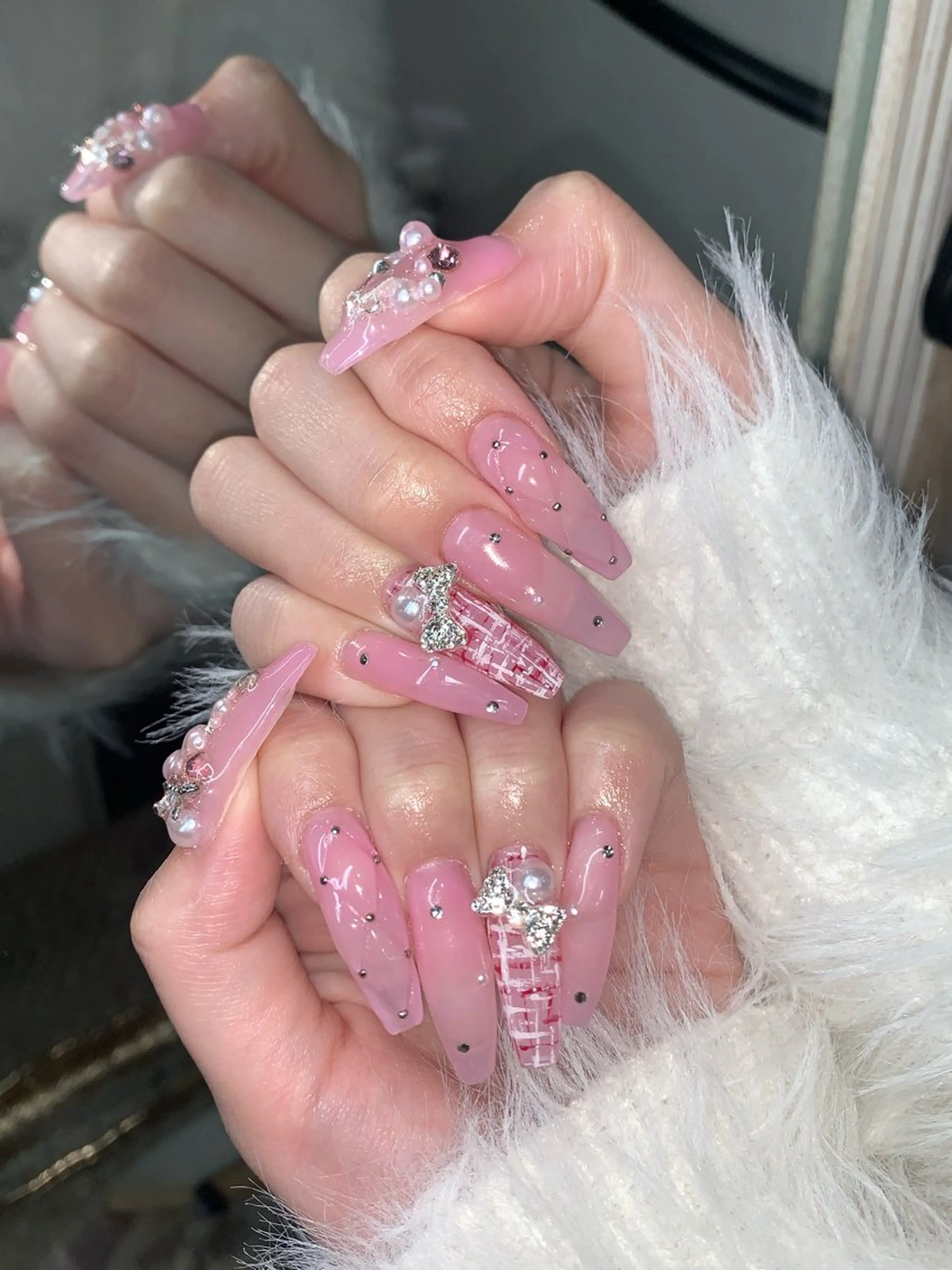 ネイル ハンドネイル NES NAIL所属・さゆり￤推しキャラ ￤ロングネイル🩷のネイルデザイン