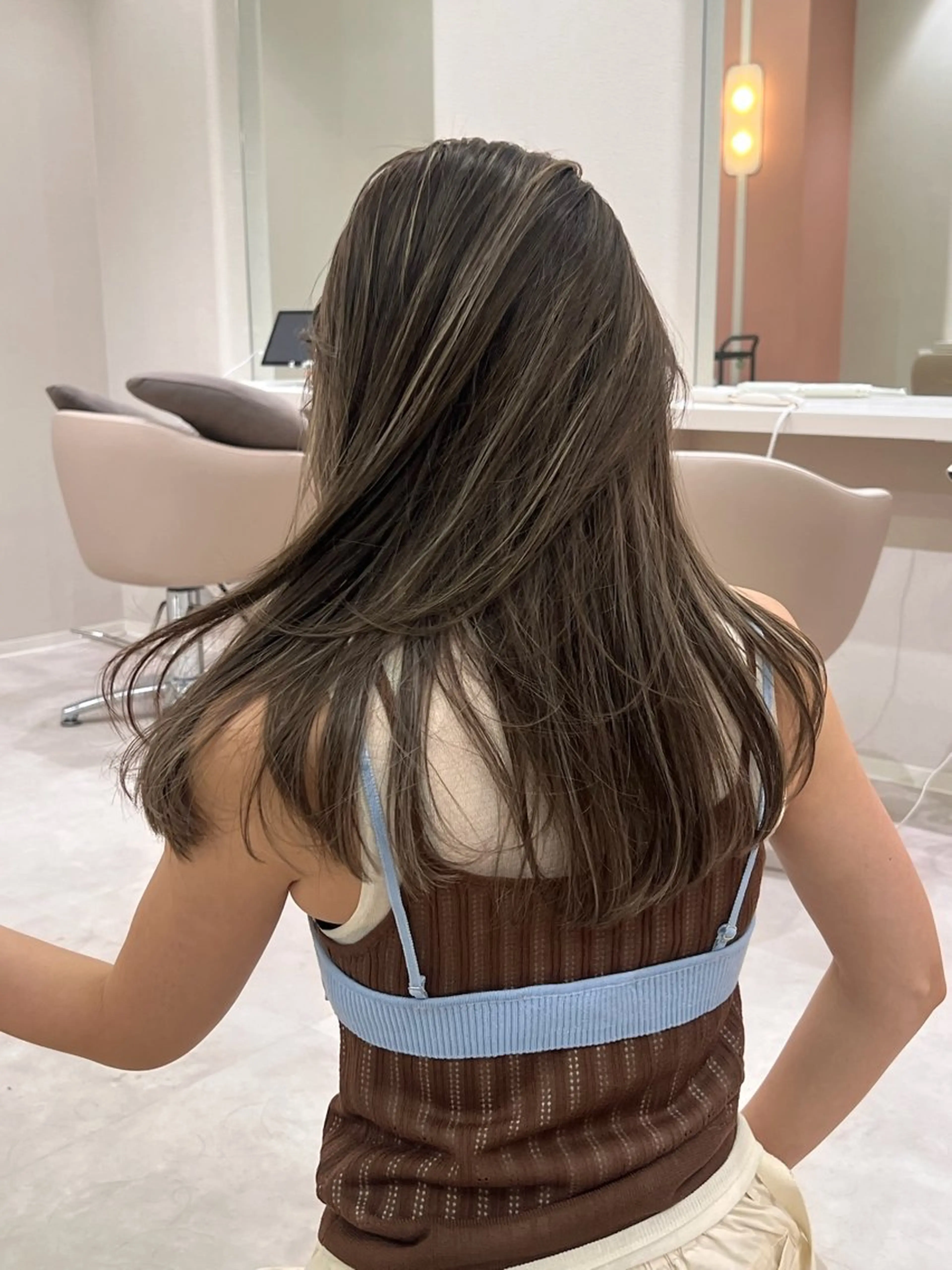 カラー ブリーチ ハイライトカラー ハイトーン／暖色 👩🏼HONOKAのヘアスタイル