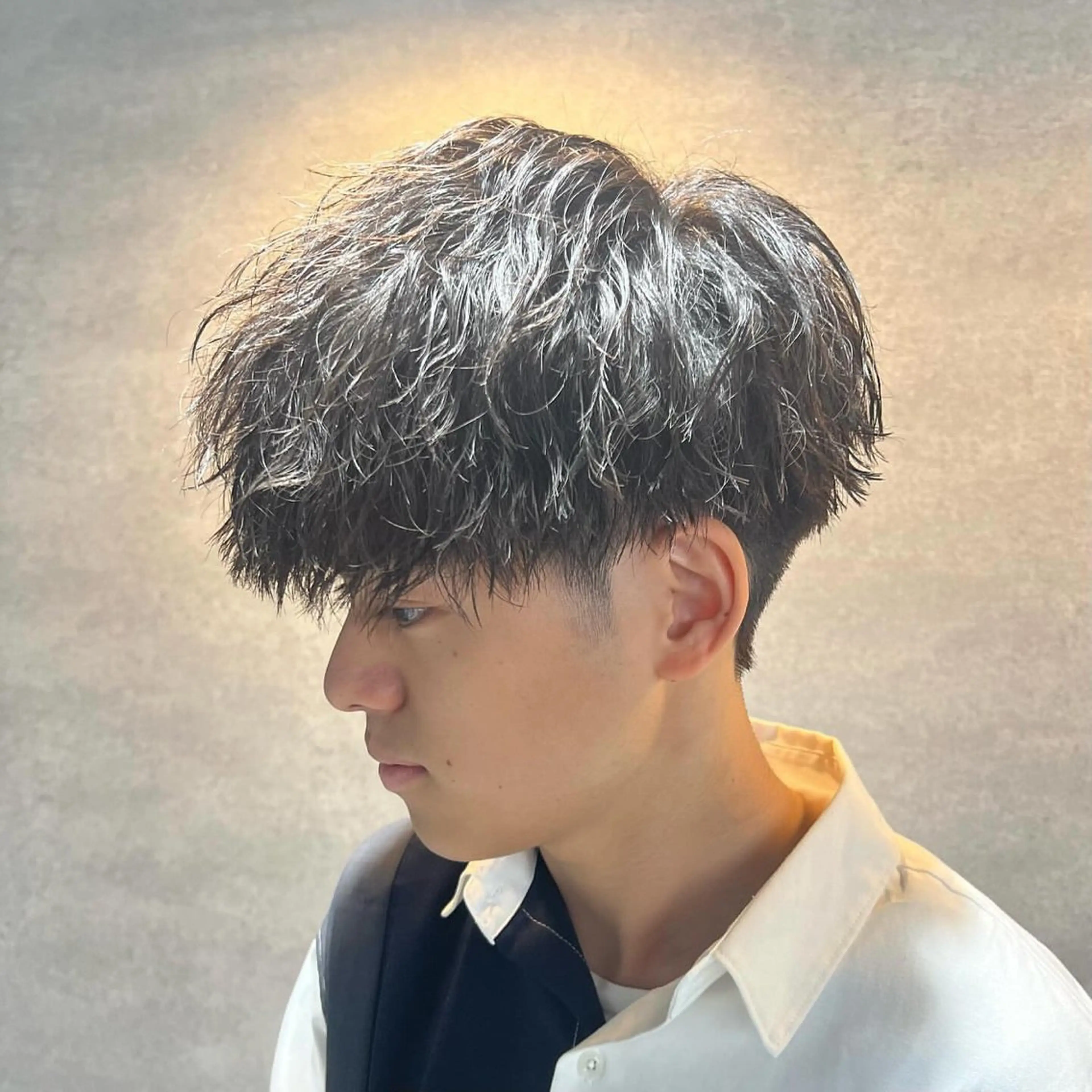 ショート カラー パーマ ヘアアレンジ メンズ センターパート メンズハイライト メンズメッシュ マッシュ メンズパーマ カット パーマ トリートメント ヘッドスパ ヘアセット 仕上がり満足度No. 1🔥BLUCK🔥のヘアスタイル