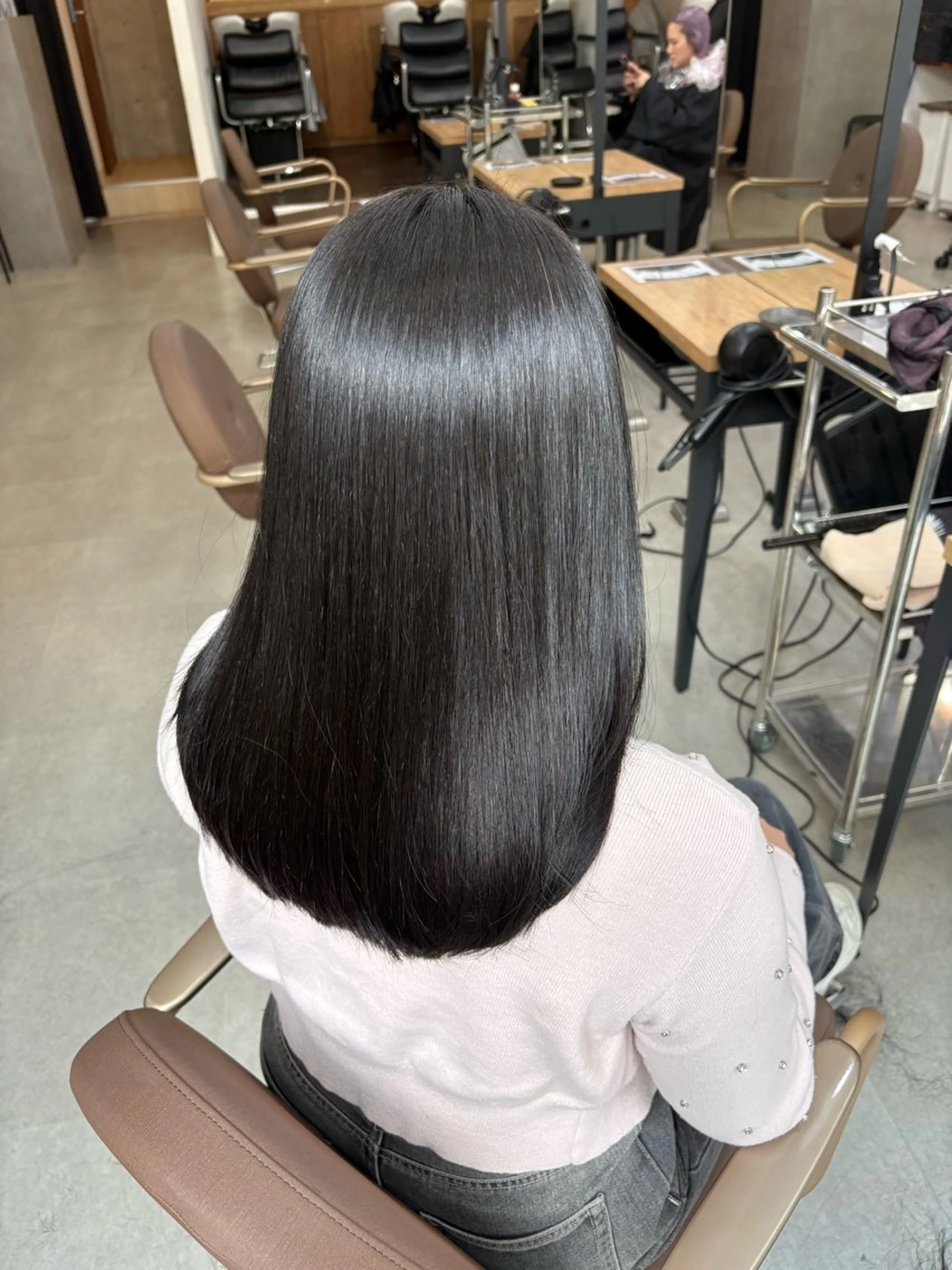 セミロング カット 縮毛矯正 髪質改善／縮毛矯正 関根青葉のヘアスタイル