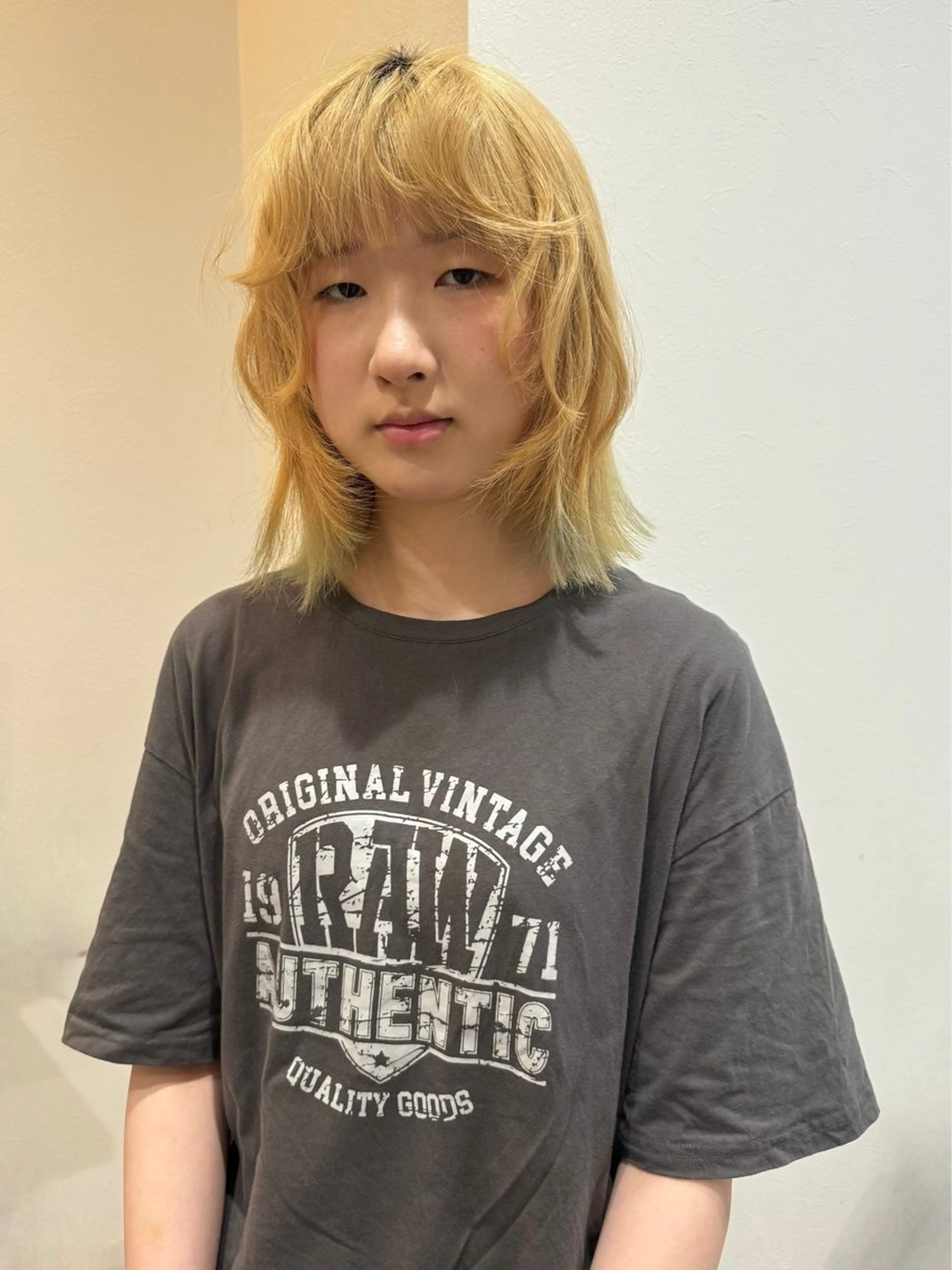 ミディアム カラー 顔まわりレイヤー 顔周りカット レイヤーカット ofF élua所属・もりしま あやかのヘアスタイル
