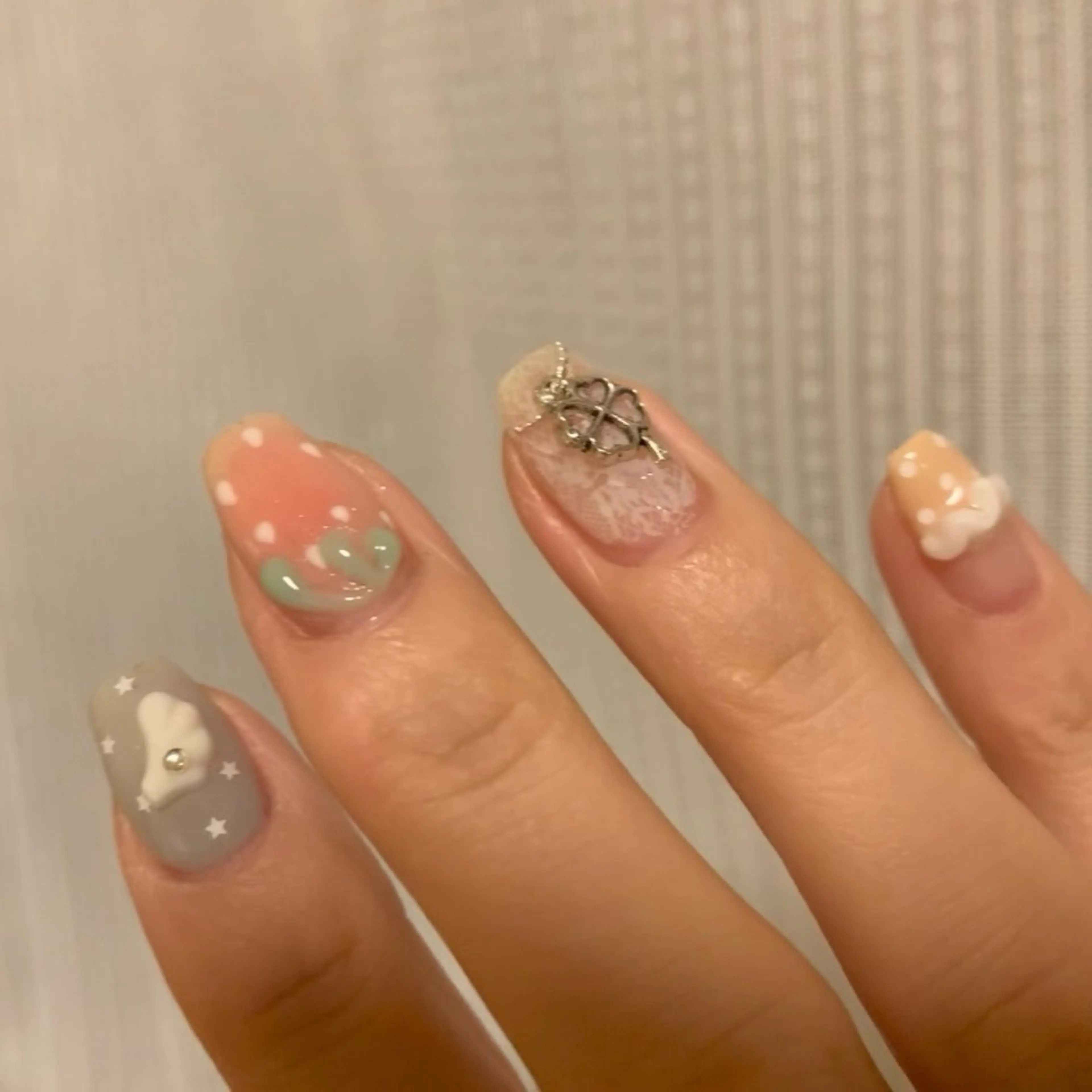 ネイル ハンドネイル share salon RURU所属・⭐︎ hiyoriのネイルデザイン
