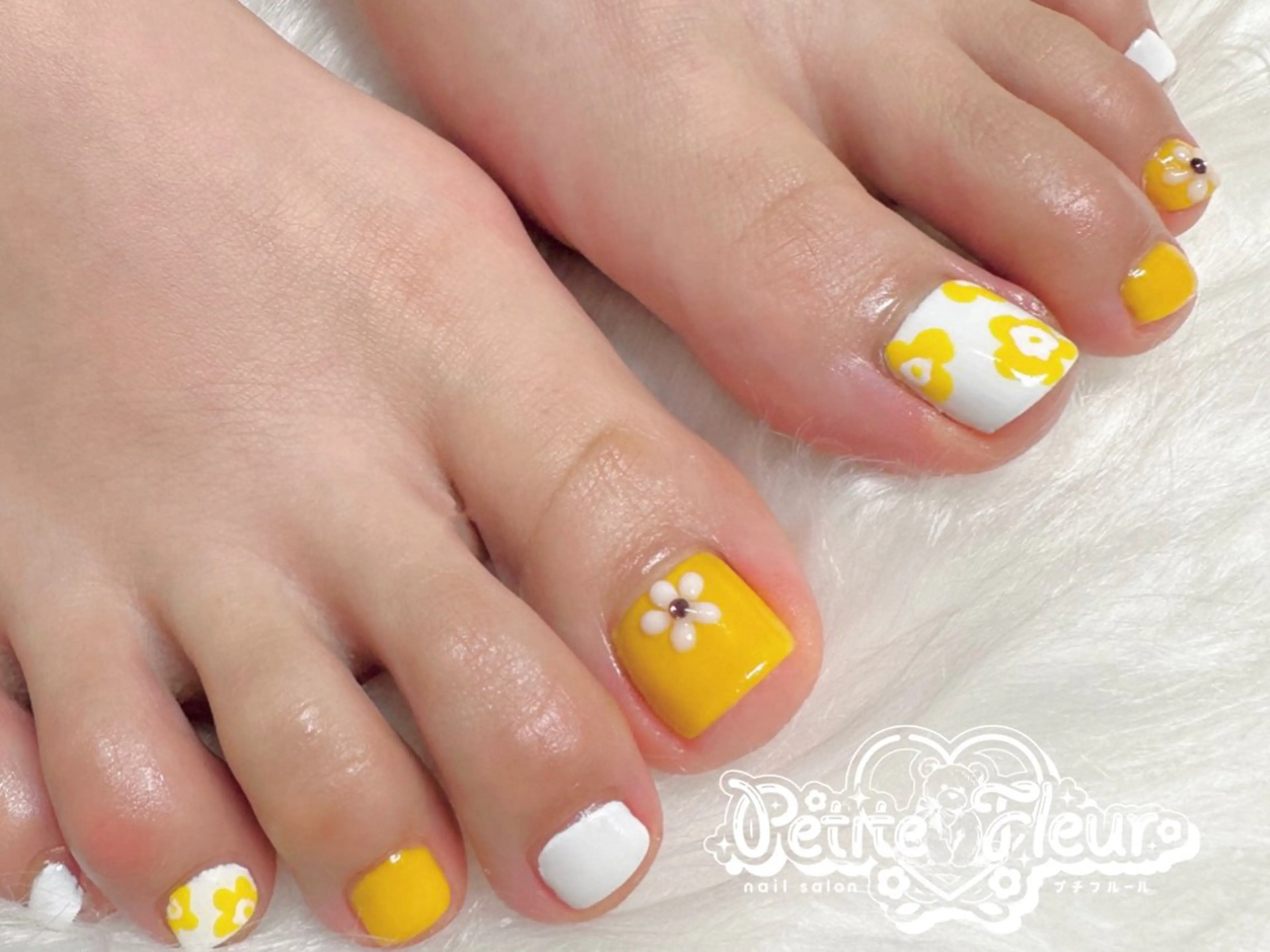 ネイル フラワーネイル フットネイル 持ち込み フットネイル ❁⃘*。Petite fleur❁⃘*りさのネイルデザイン