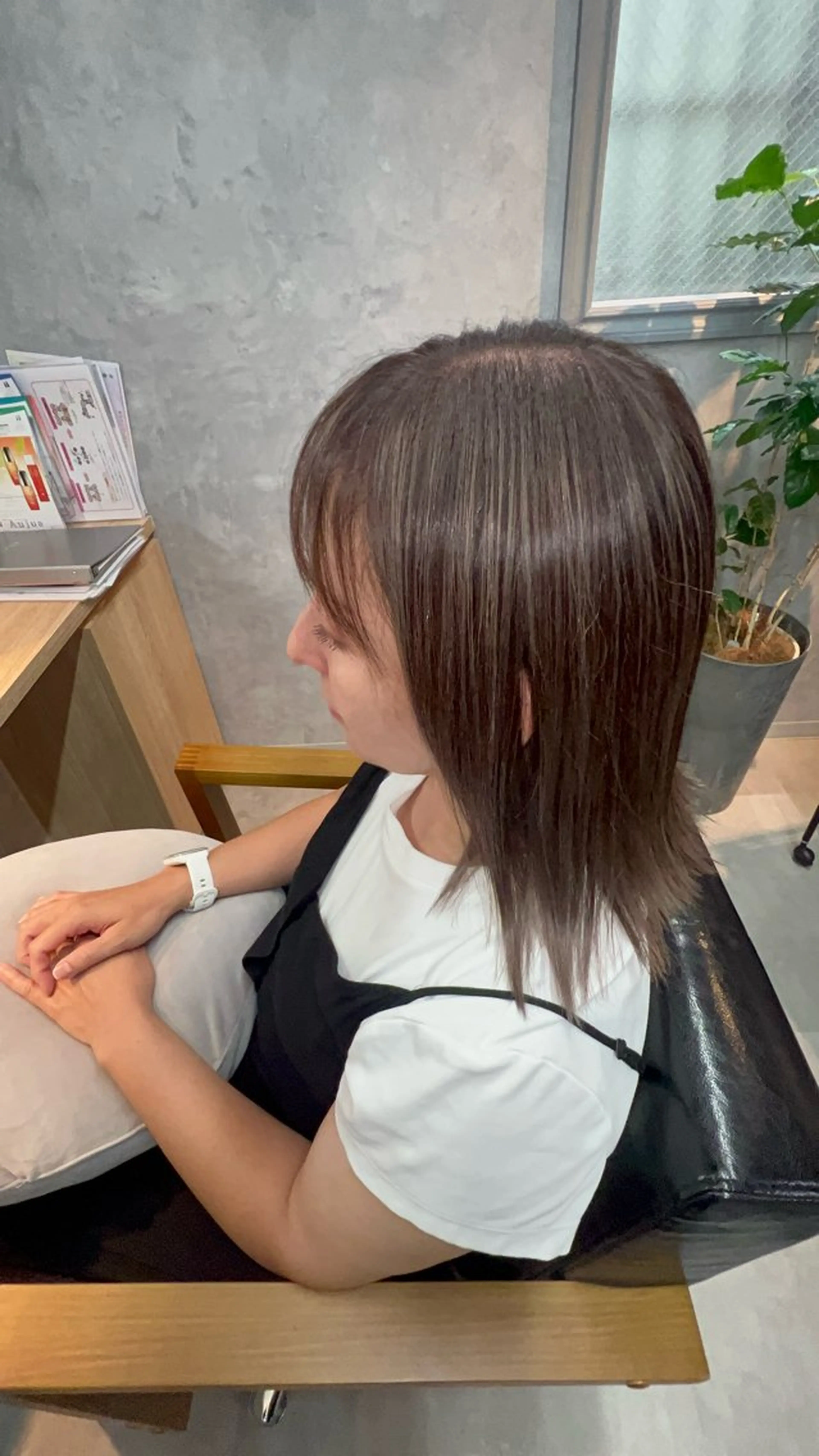 ミディアム ヘアカラー motoトップカラー リスト/ブリーチカラのヘアスタイル