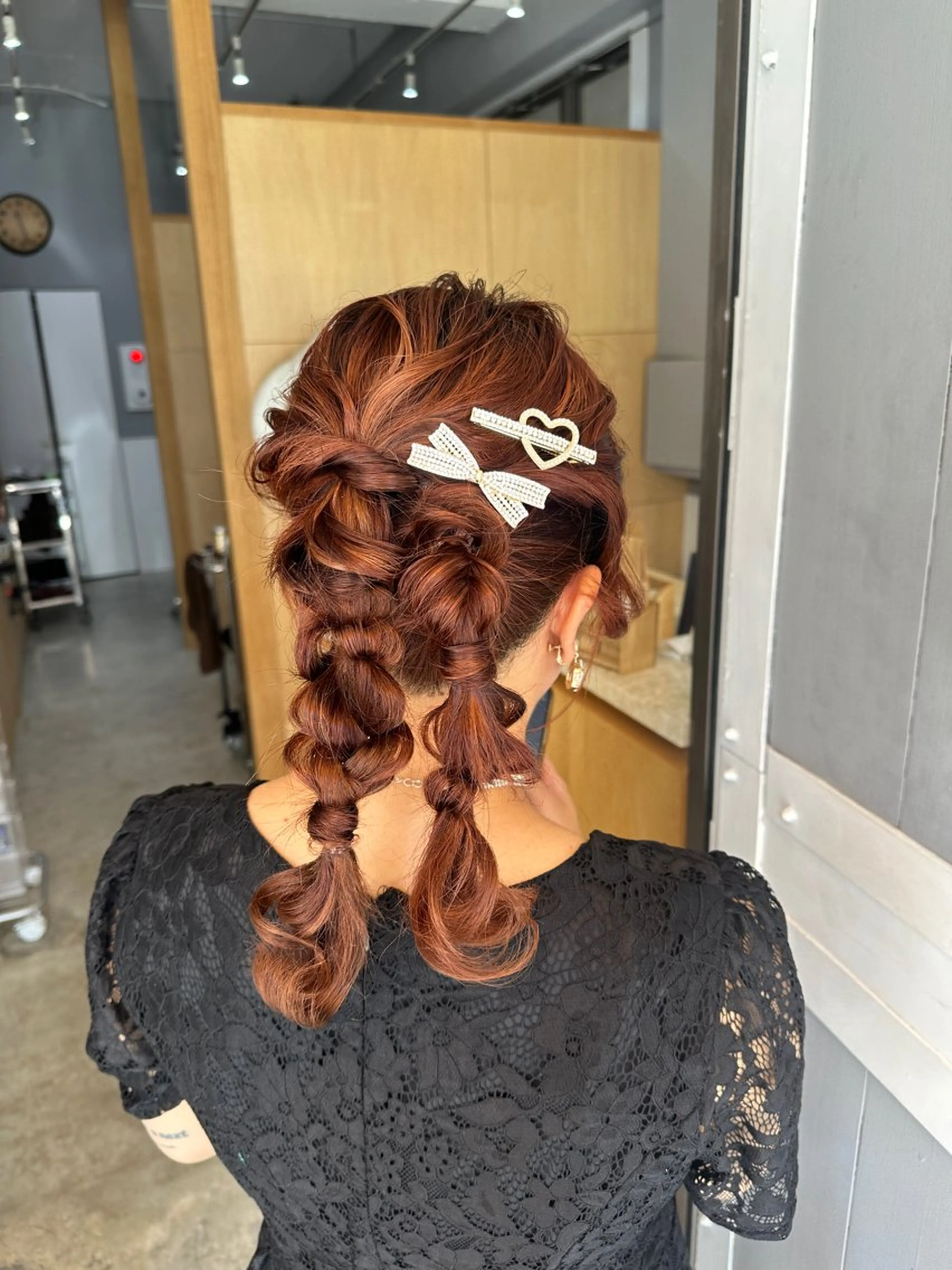 ミディアム miloc MOMOKAのヘアスタイル