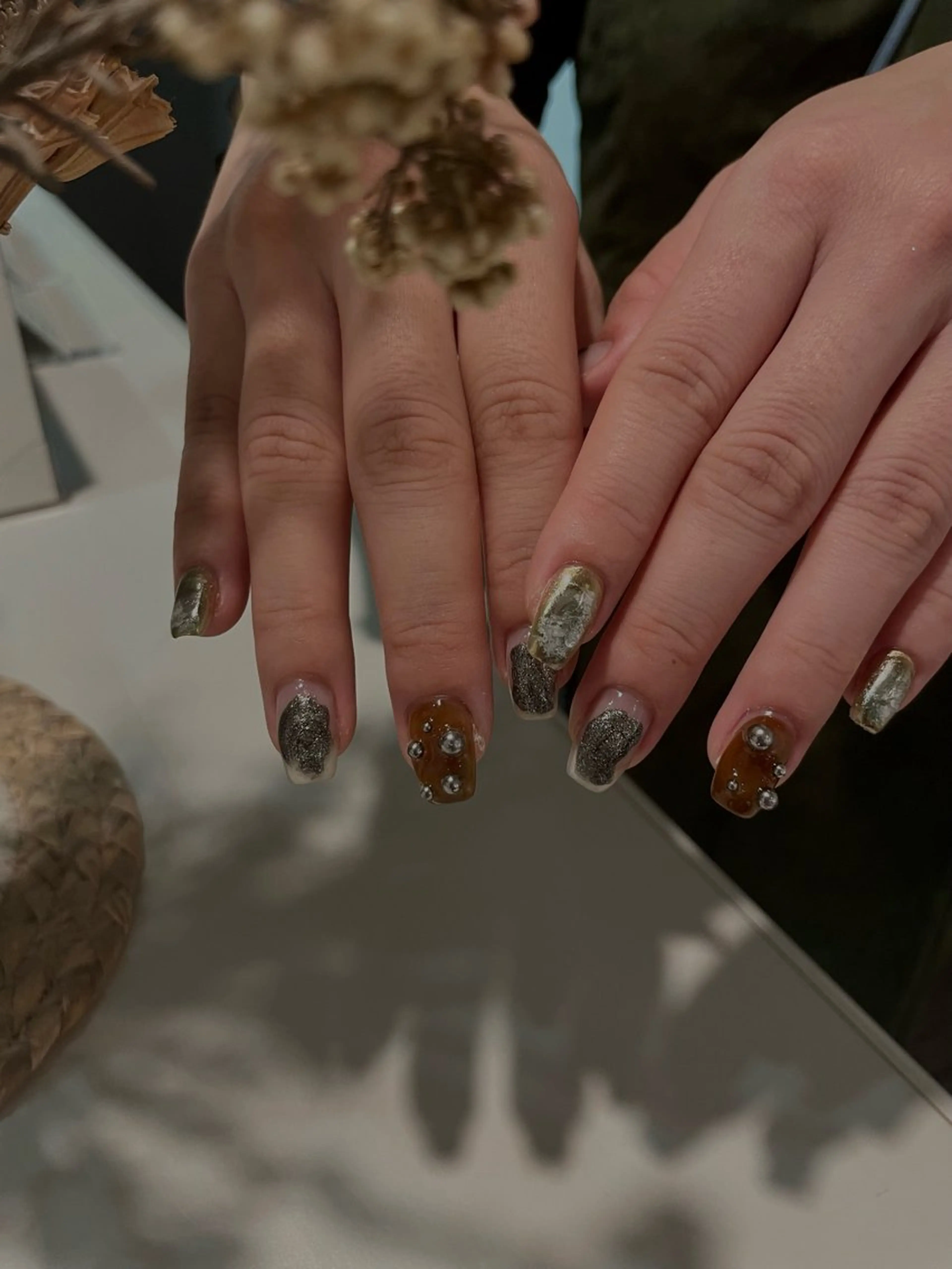 ネイル ゴールド ニュアンスネイル ピンク ホワイト ハンドネイル Dig.nail Marinoのネイルデザイン