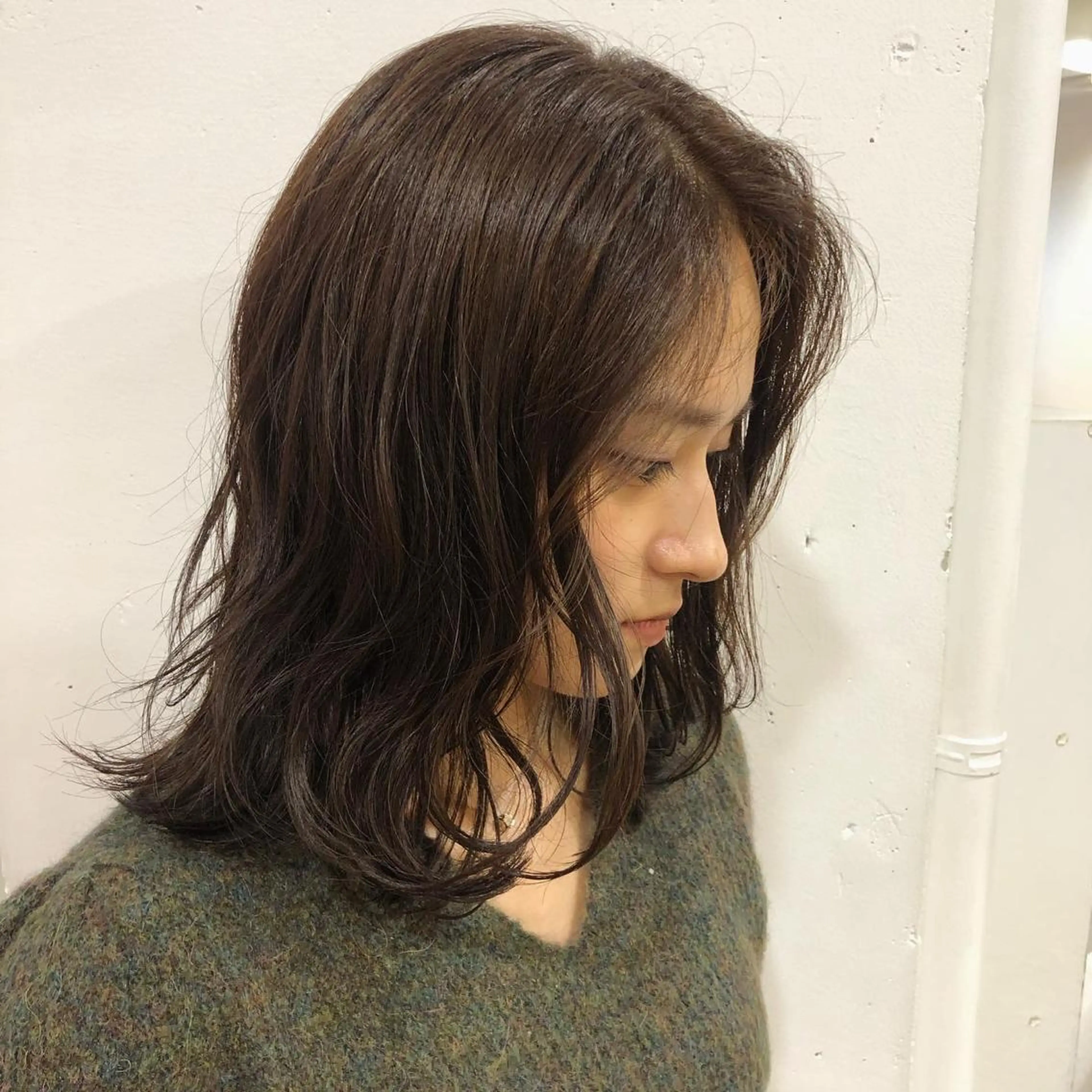 ミディアム カラー ブリーチなしで透け感 暖色カラーボブaoiのヘアスタイル