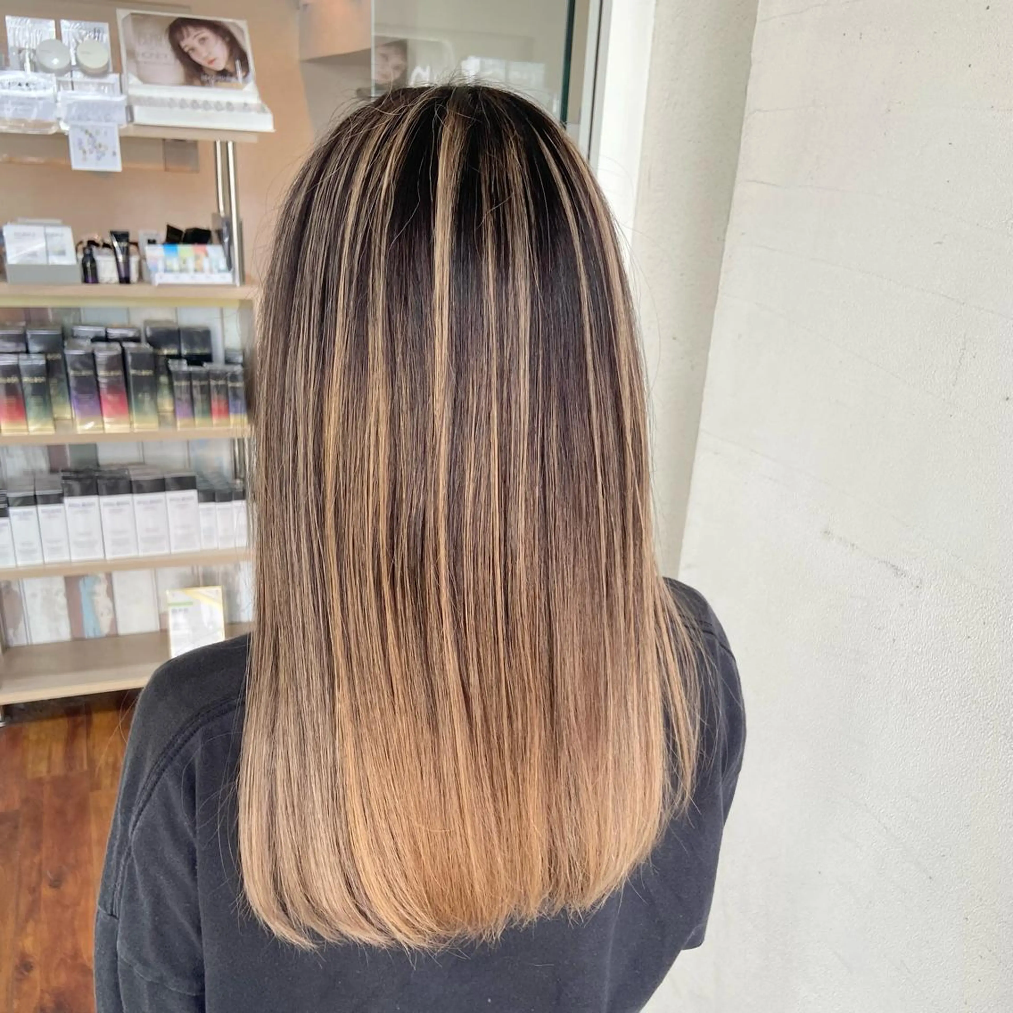 ロング カラー バレイヤージュ レイヤーカット ヘアカラー トリートメント 伏見稲荷/髪質改善/ ブリーチ/西川奈穂のヘアスタイル