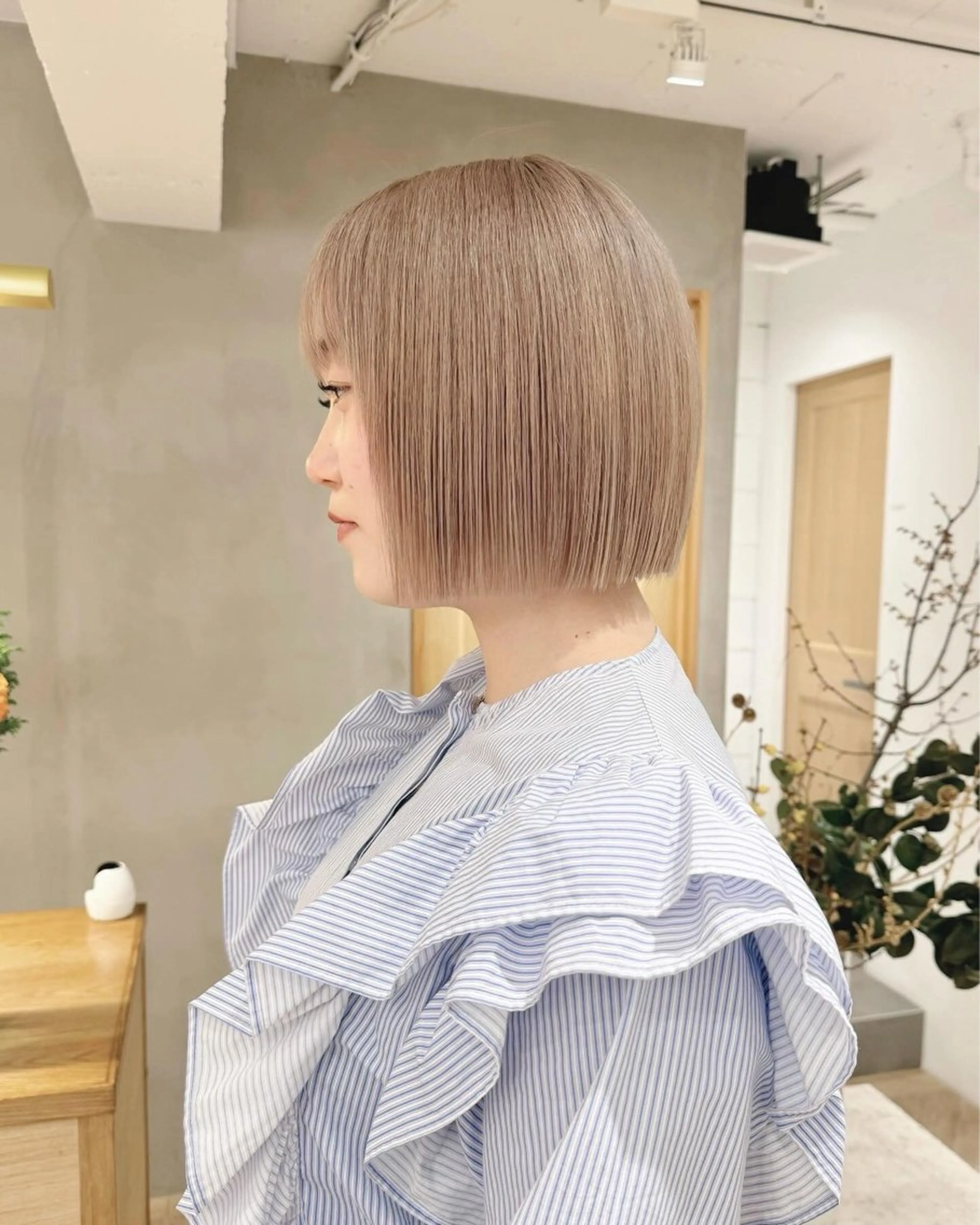 ミディアム カラー ベージュカラー ダブルカラー イヤリングカラー イルミナカラー ミルクティーベージュ ヘアカラー ボブ/ショート 🌟梅田盛一🌟のヘアスタイル