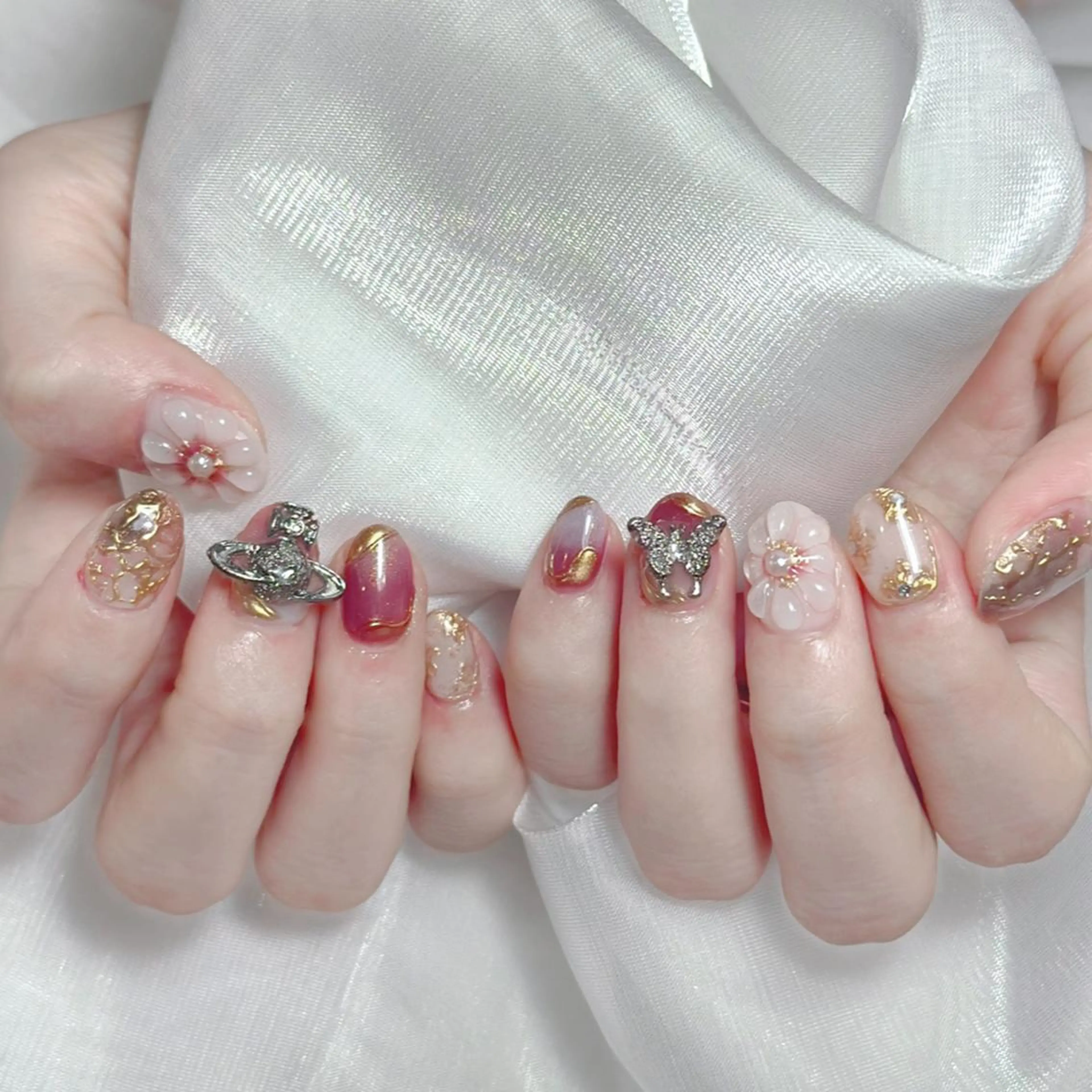 ネイル アートネイル オーロラネイル ガーリー キラキラネイル 韓国ネイル ハンドネイル DIANMOND NAIL🌸のネイルデザイン
