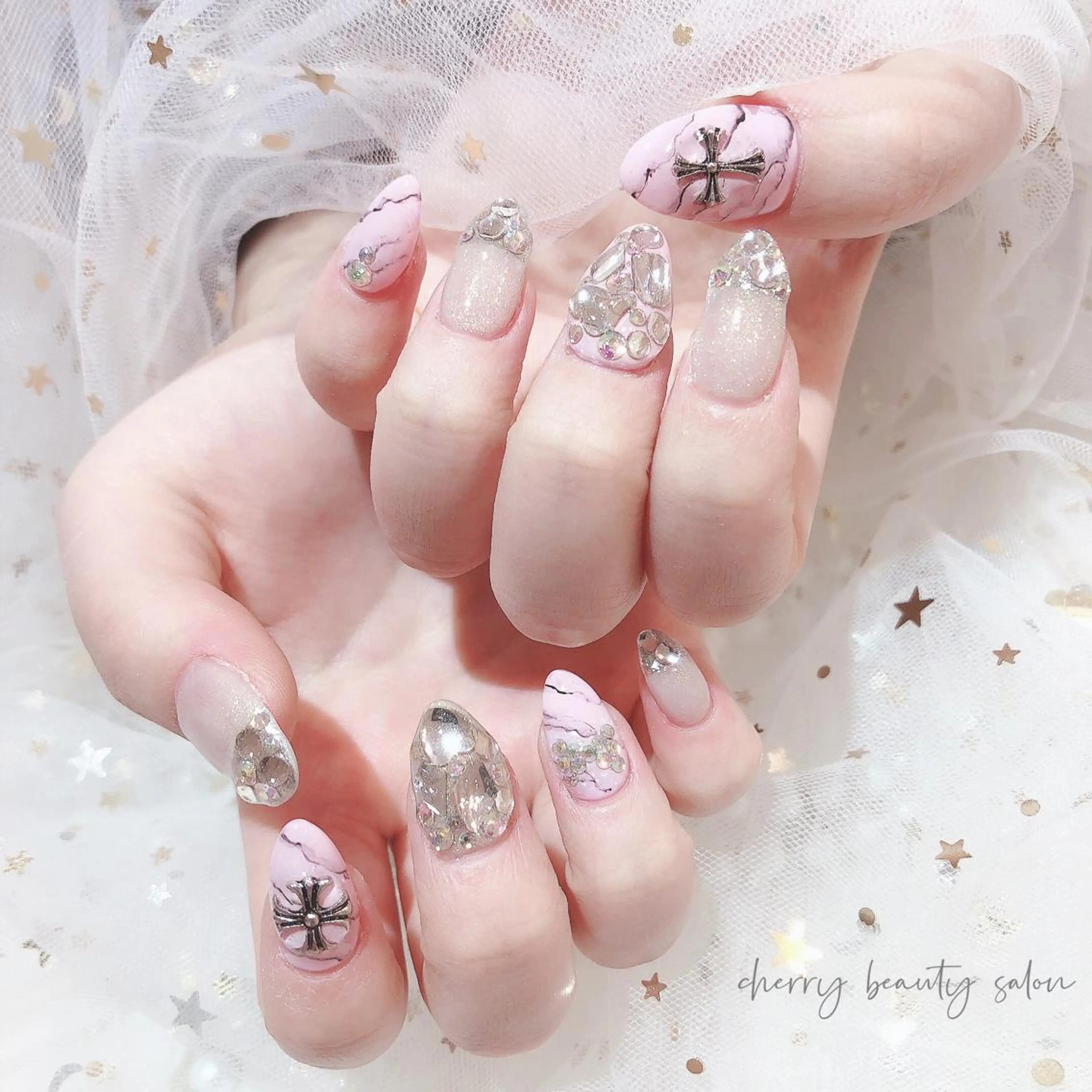 ミディアム ハンドネイル ハンドケア SAKURA 🍒のネイルデザイン