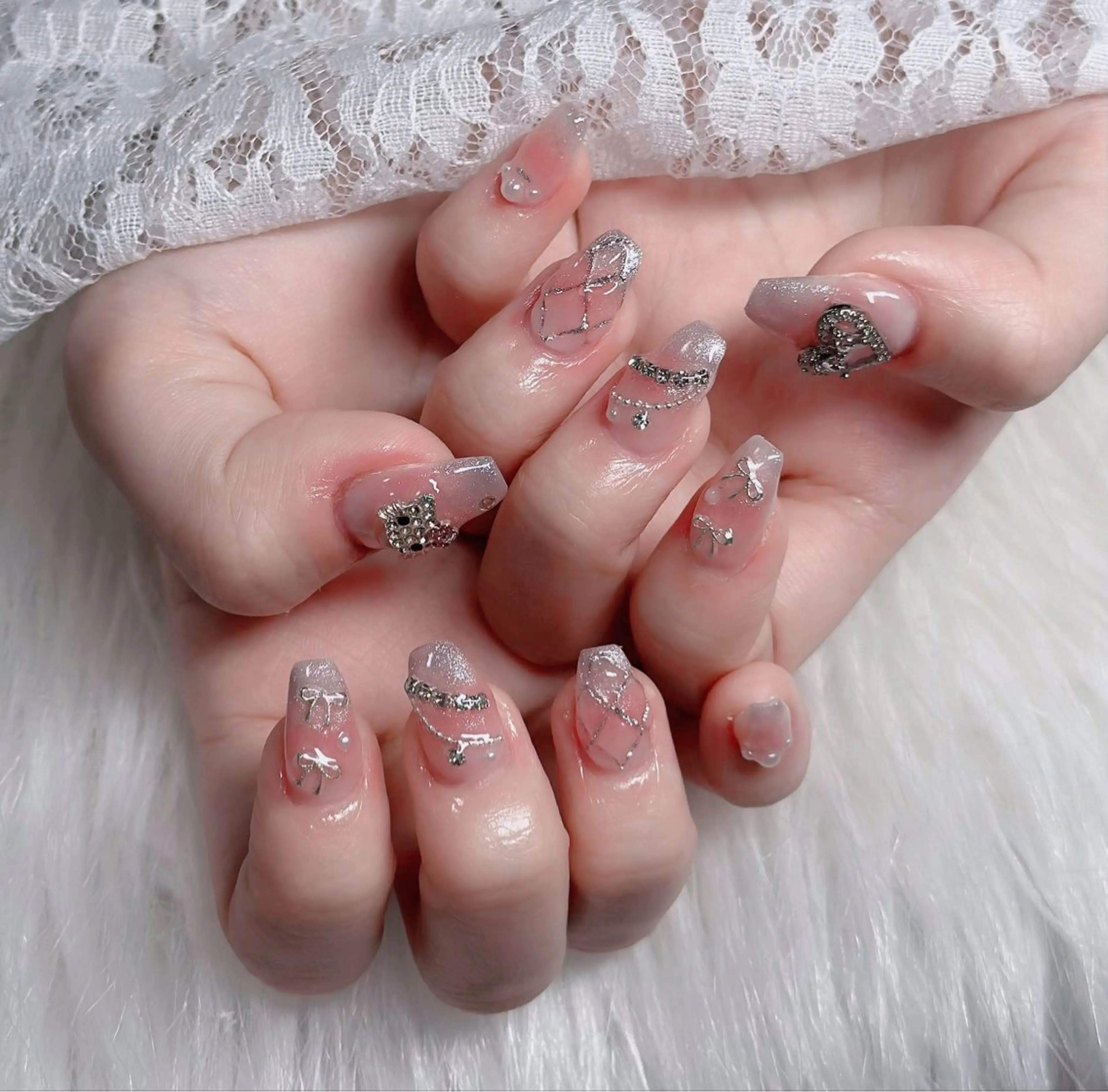 ネイル オーロラネイル フレンチネイル ジェルネイル ハロウィン キラキラネイル ハンドネイル H.baby Nail Salon所属・H.baby Nail Salonのネイルデザイン