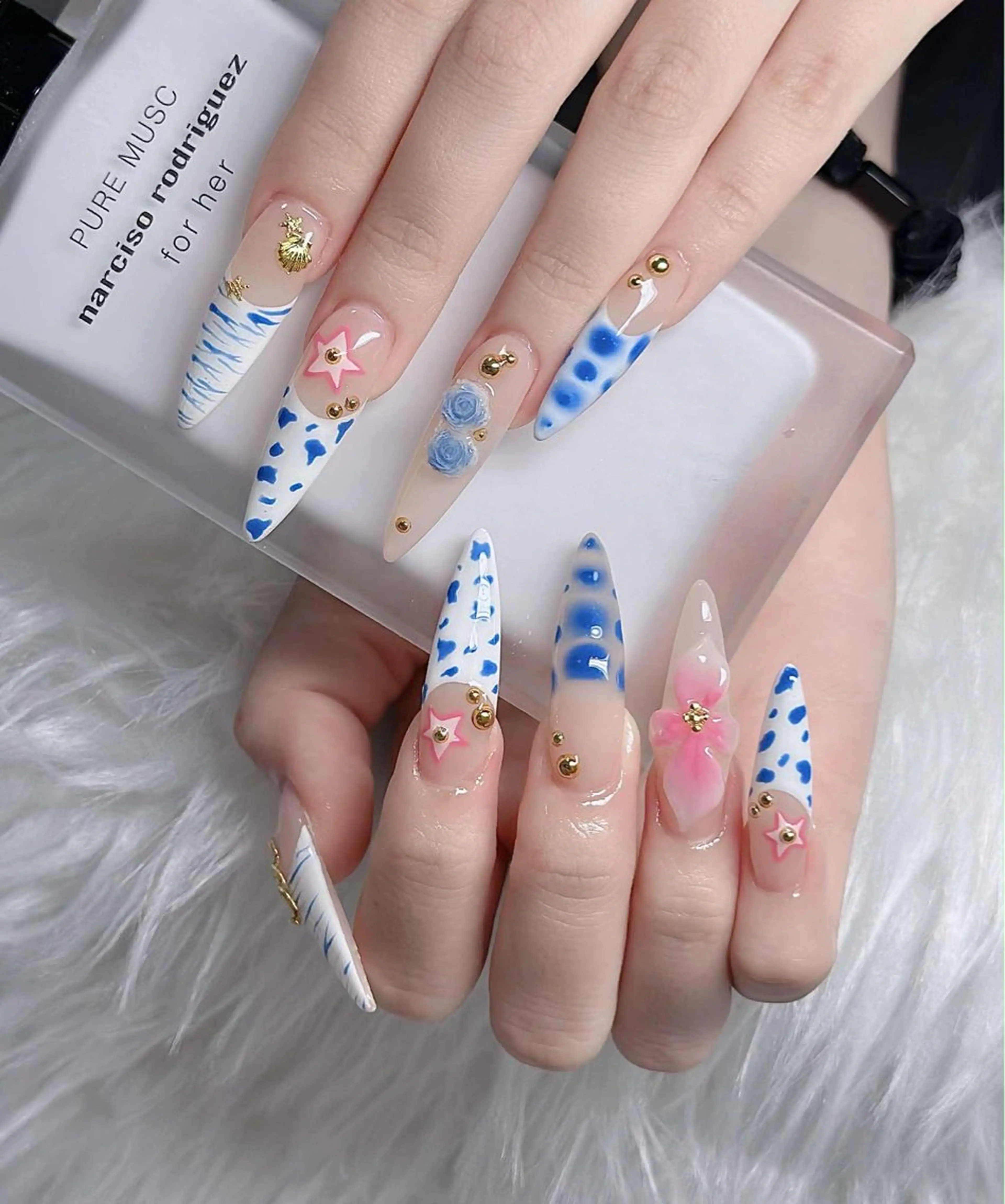 ネイル オーロラネイル フレンチネイル ジェルネイル ハロウィン キラキラネイル H.baby Nail Salon所属・H.baby Nail Salonのネイルデザイン