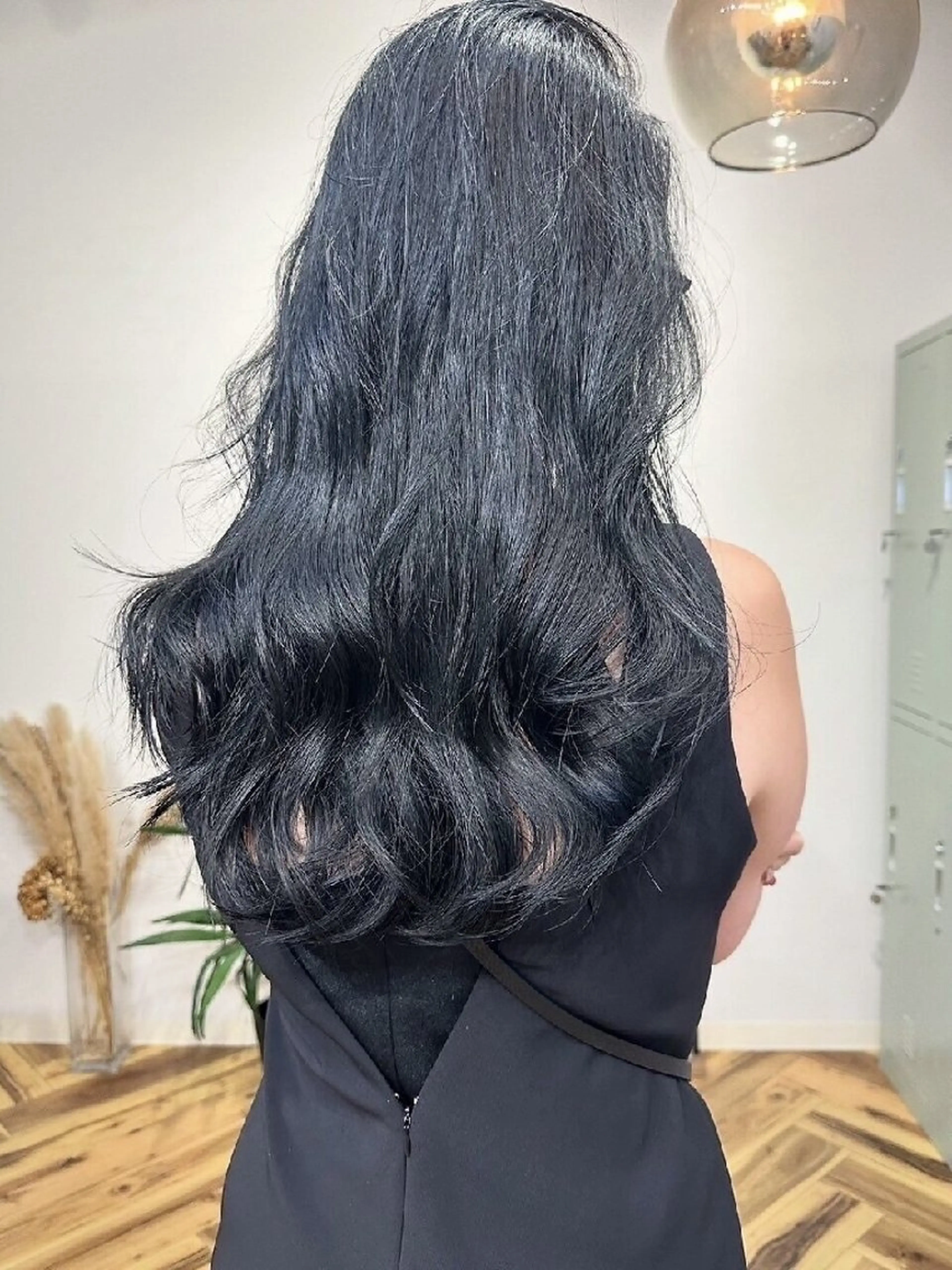 ロング カラー ヘアアレンジ 黒髪 ブリーチ ブルーカラー ブルーブラック ダブルカラー カット ヘアカラー mood hair salonのヘアスタイル