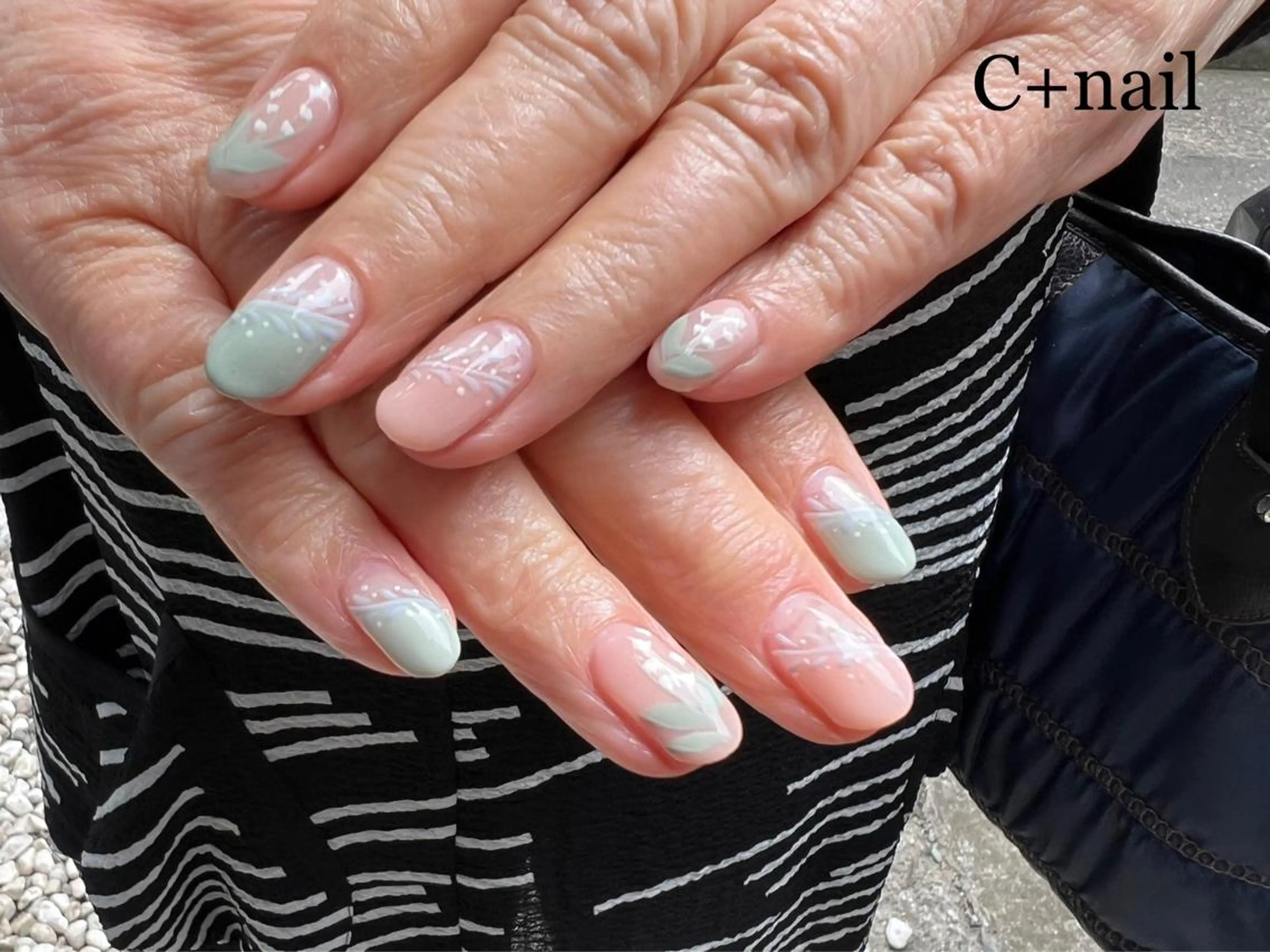 ネイル 氷ネイル・うるうるネイル キラキラネイル ミラーネイル オフィスネイル 春ネイル ハンドネイル ✴︎ C+nailのネイルデザイン