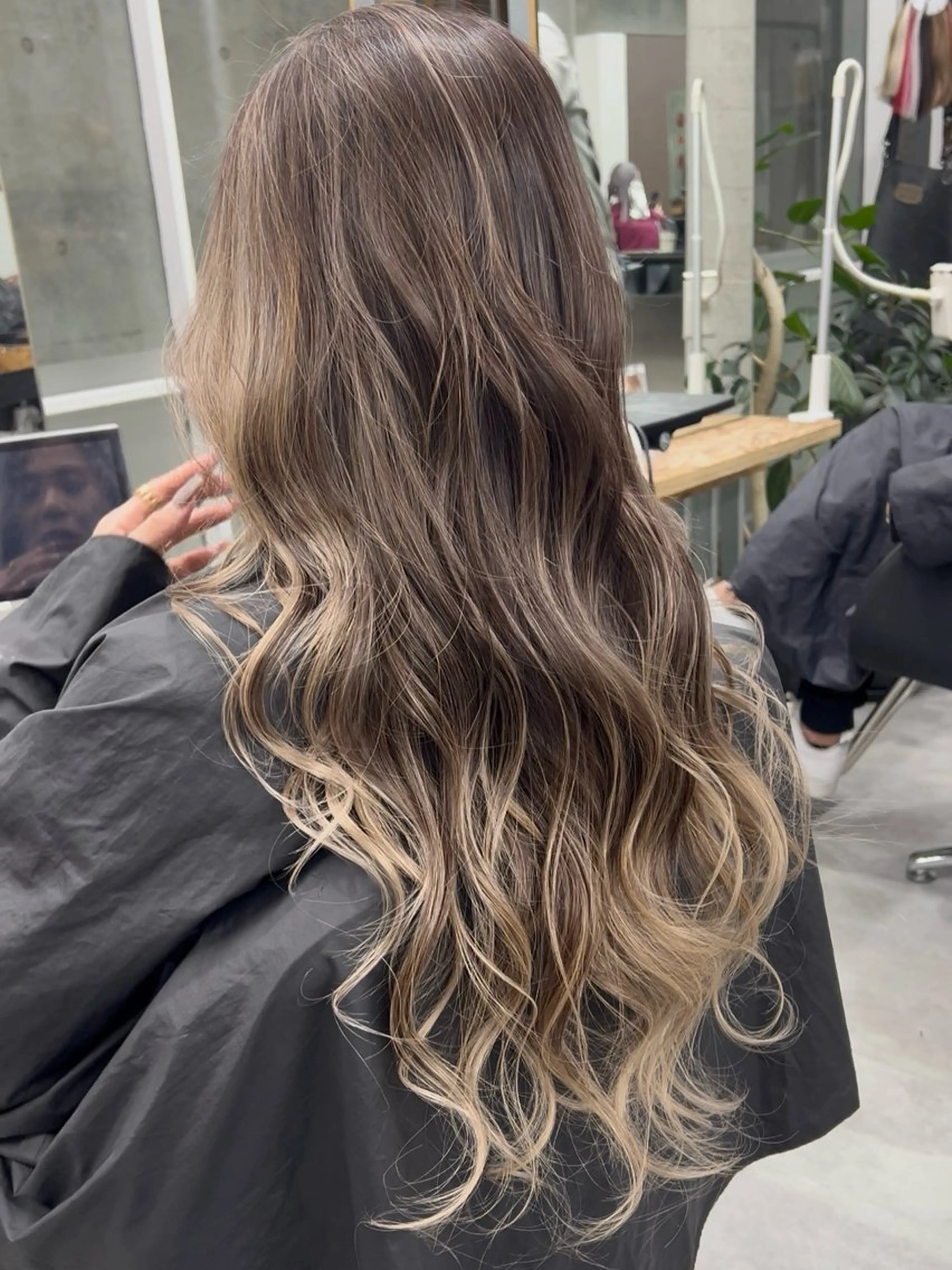 ロング カラー バレイヤージュ レイヤーカット welring hair salon所属・welring hair salonのヘアスタイル