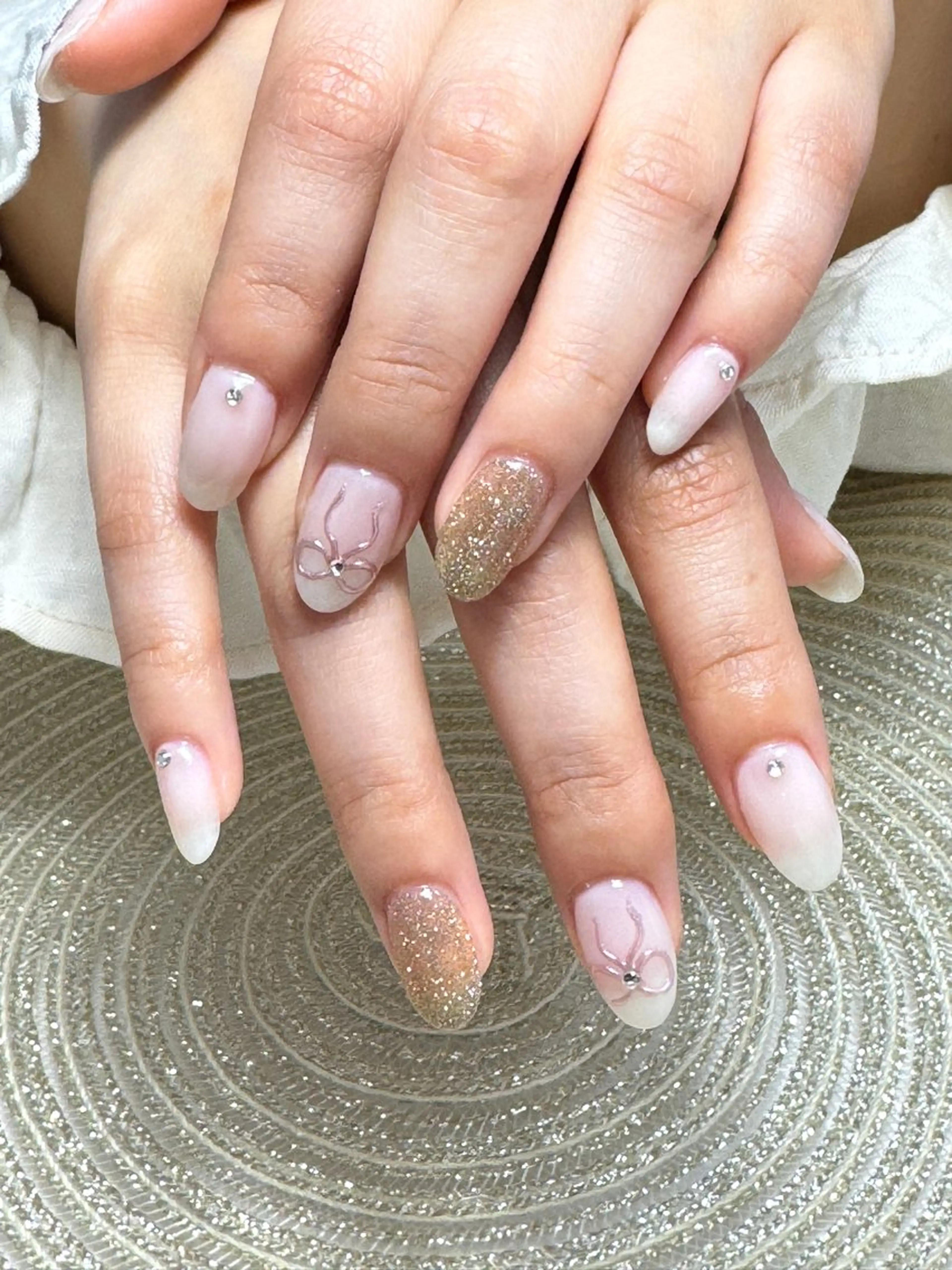 ネイル 韓国ネイル リボン ハンドネイル MOA NAIL所属・moa nailのネイルデザイン