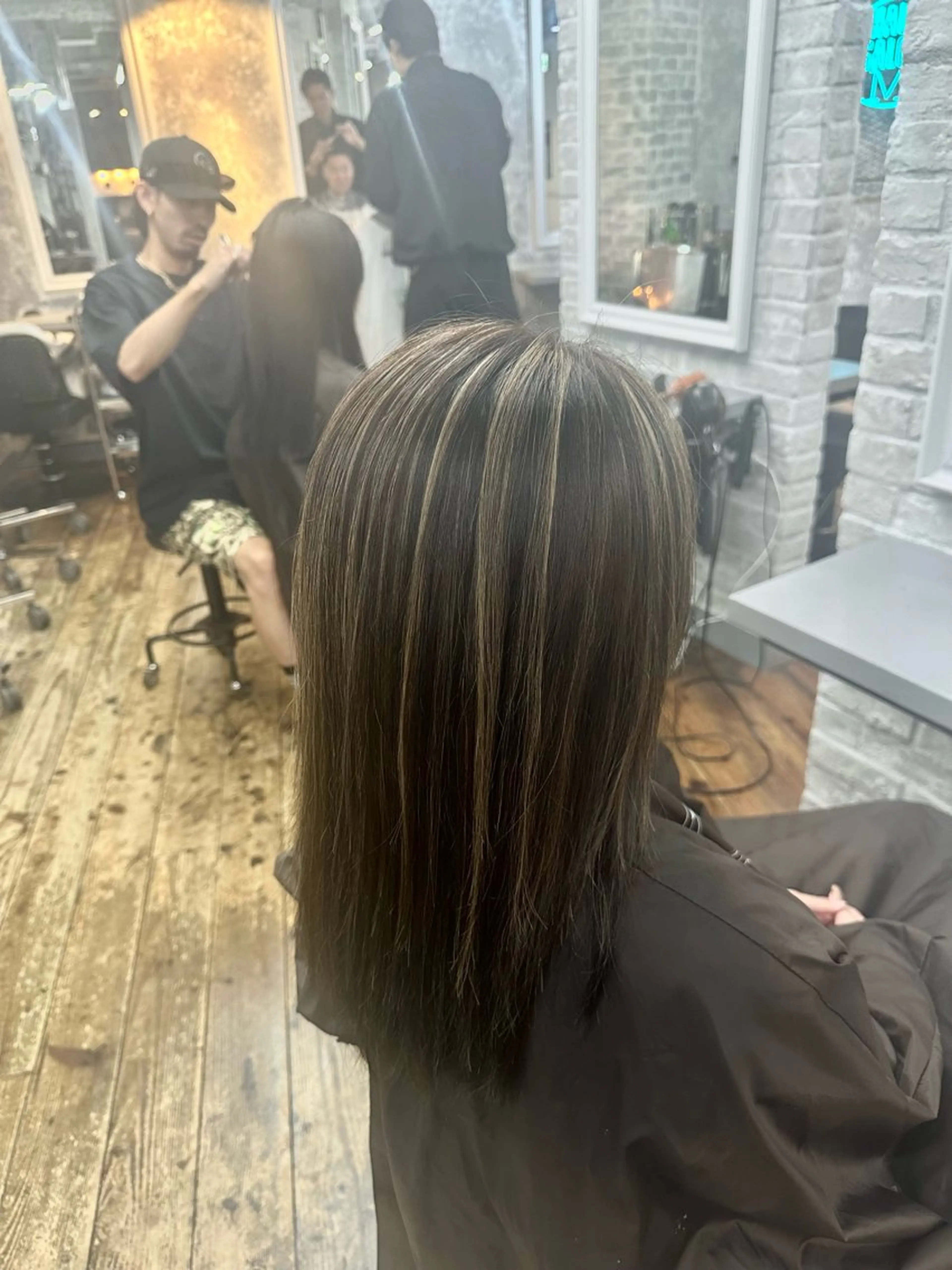 ミディアム カラー メンズパーマ ハイライトカラーみくのヘアスタイル