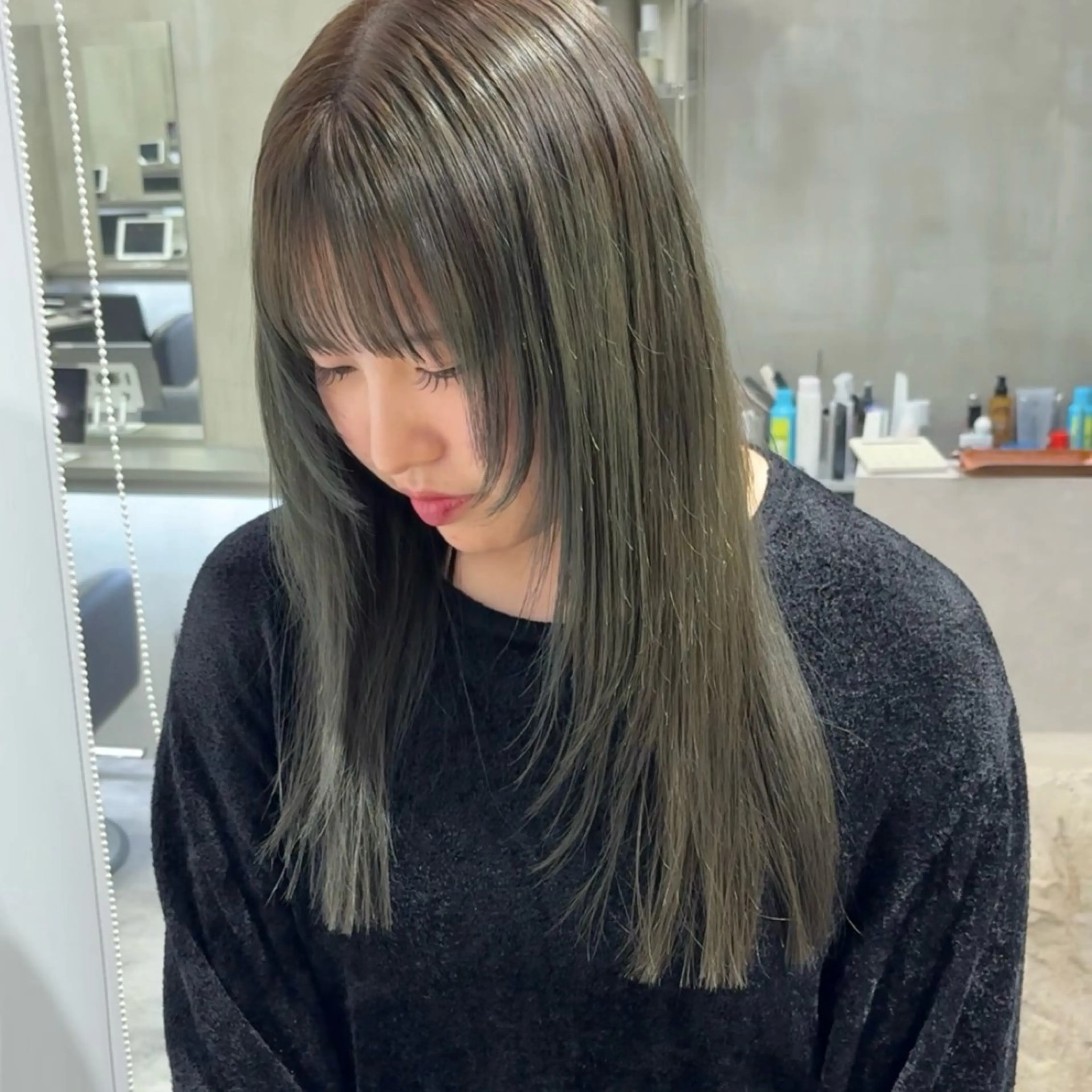 セミロング カラー ブリーチ オリーブカラー レイヤーカット 酸性ストレート ヘアカラー The Path ARENのヘアスタイル