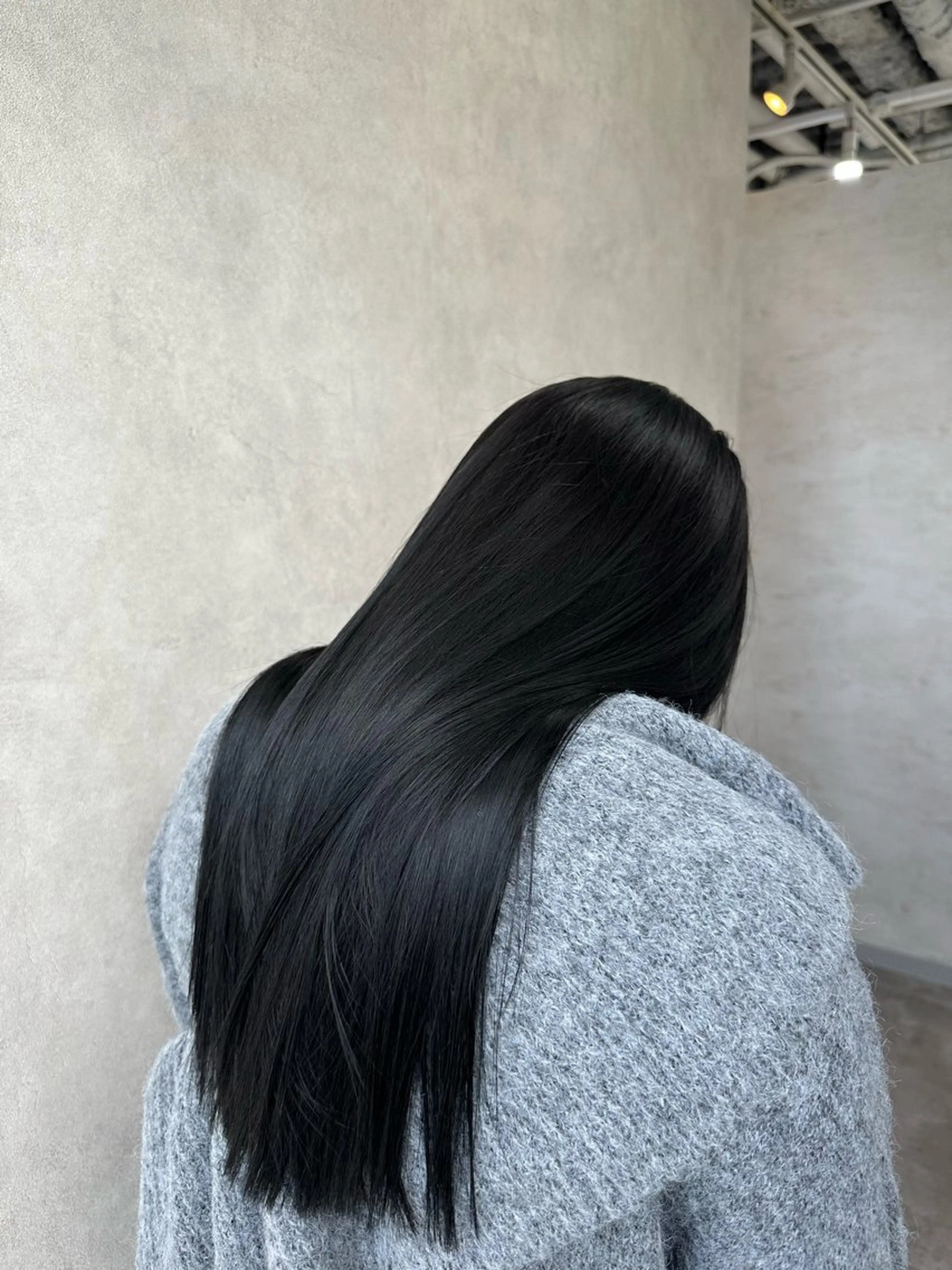 ロング カラー 黒髪 ブルーカラー ブルーブラック 透明感カラー カット ヘアカラー ako │ soa巻ける縮毛矯正のヘアスタイル