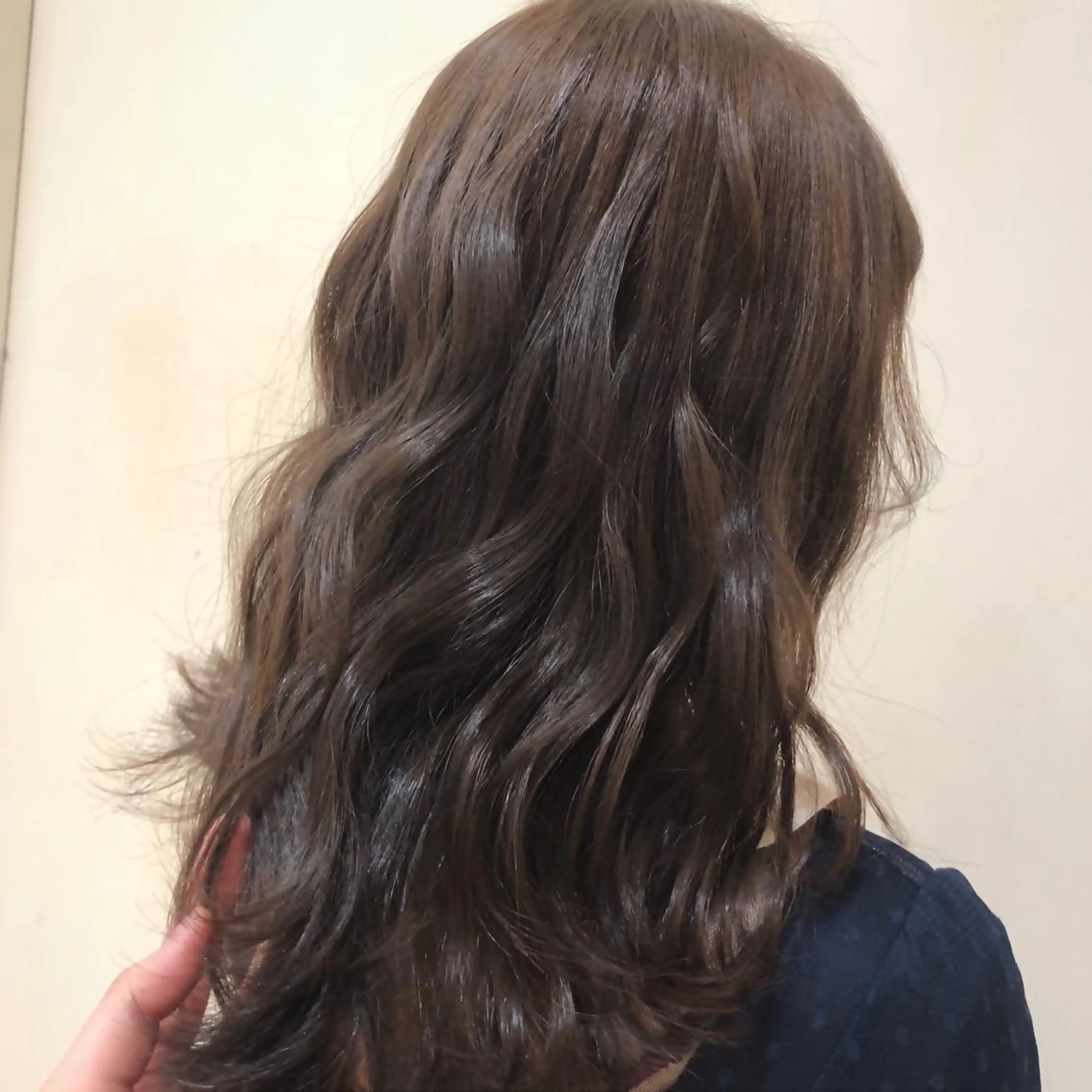 セミロング アッシュ Yui ユイのヘアスタイル