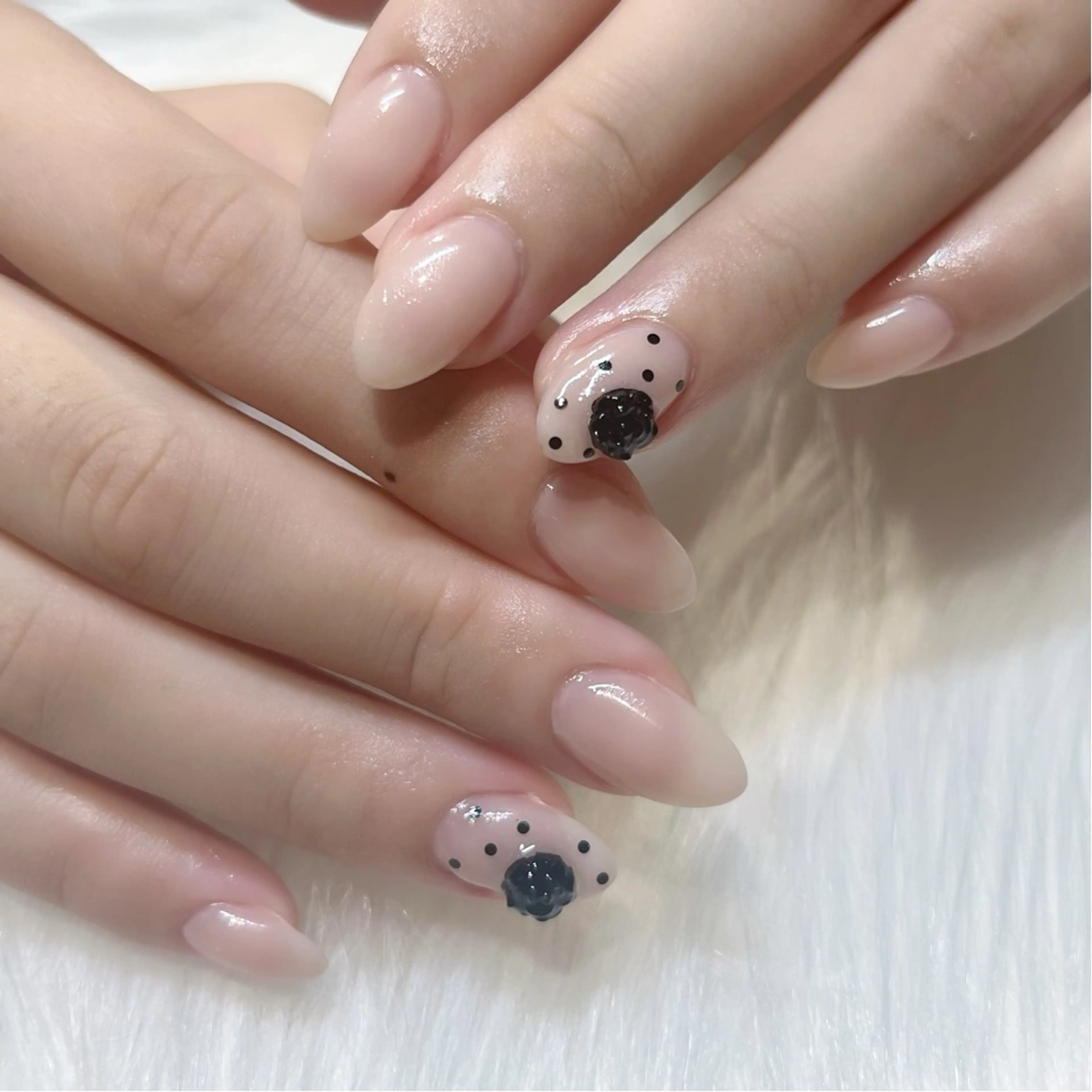 ネイル アートネイル ドット ガーリー 韓国ネイル 持ち込み ハンドネイル KOKONA 🎀のネイルデザイン