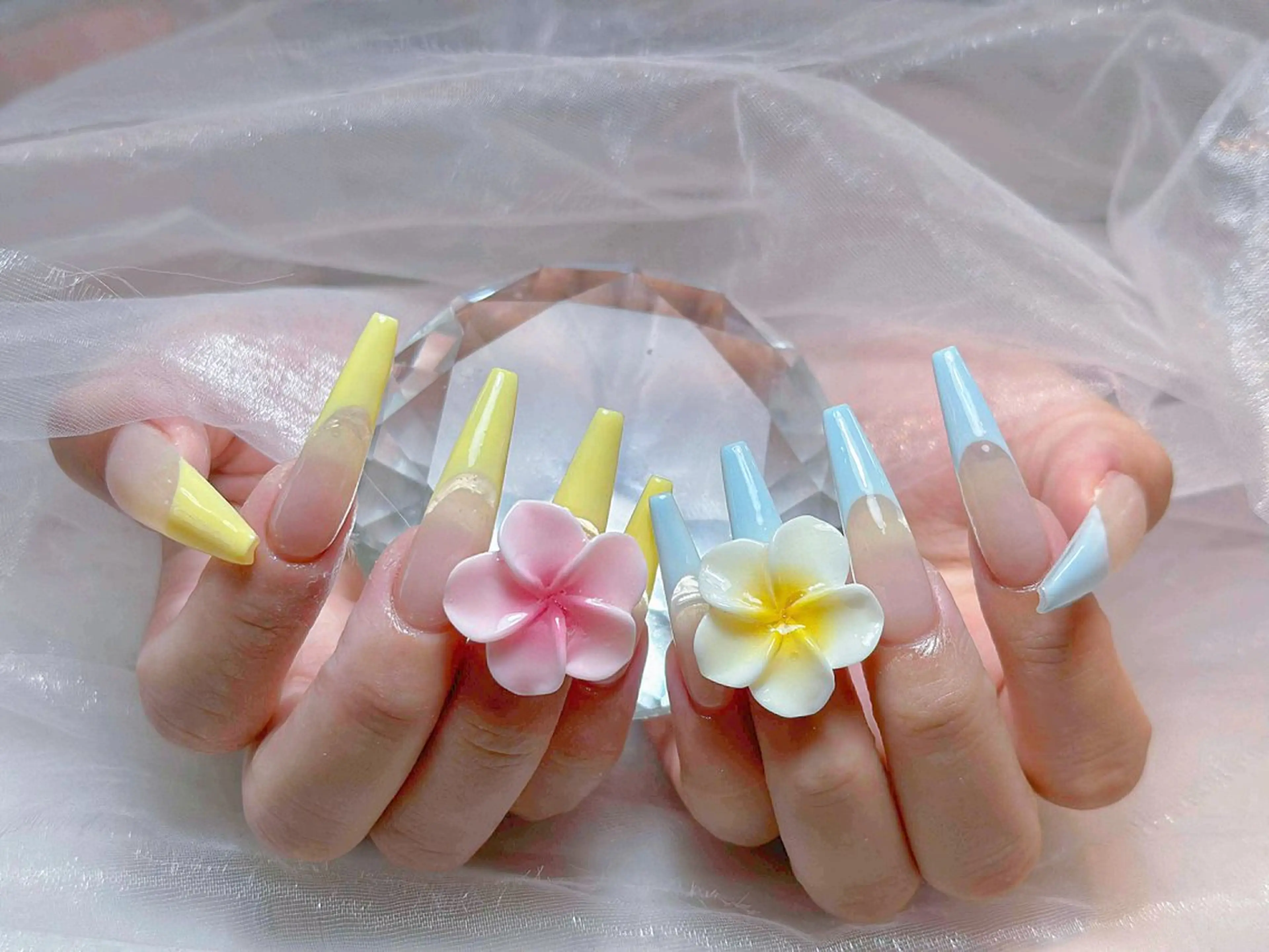 ネイル アートネイル 長さ出し ガーリー 韓国ネイル 持ち込み ハンドネイル Rin Nail所属・Emi Nailのネイルデザイン