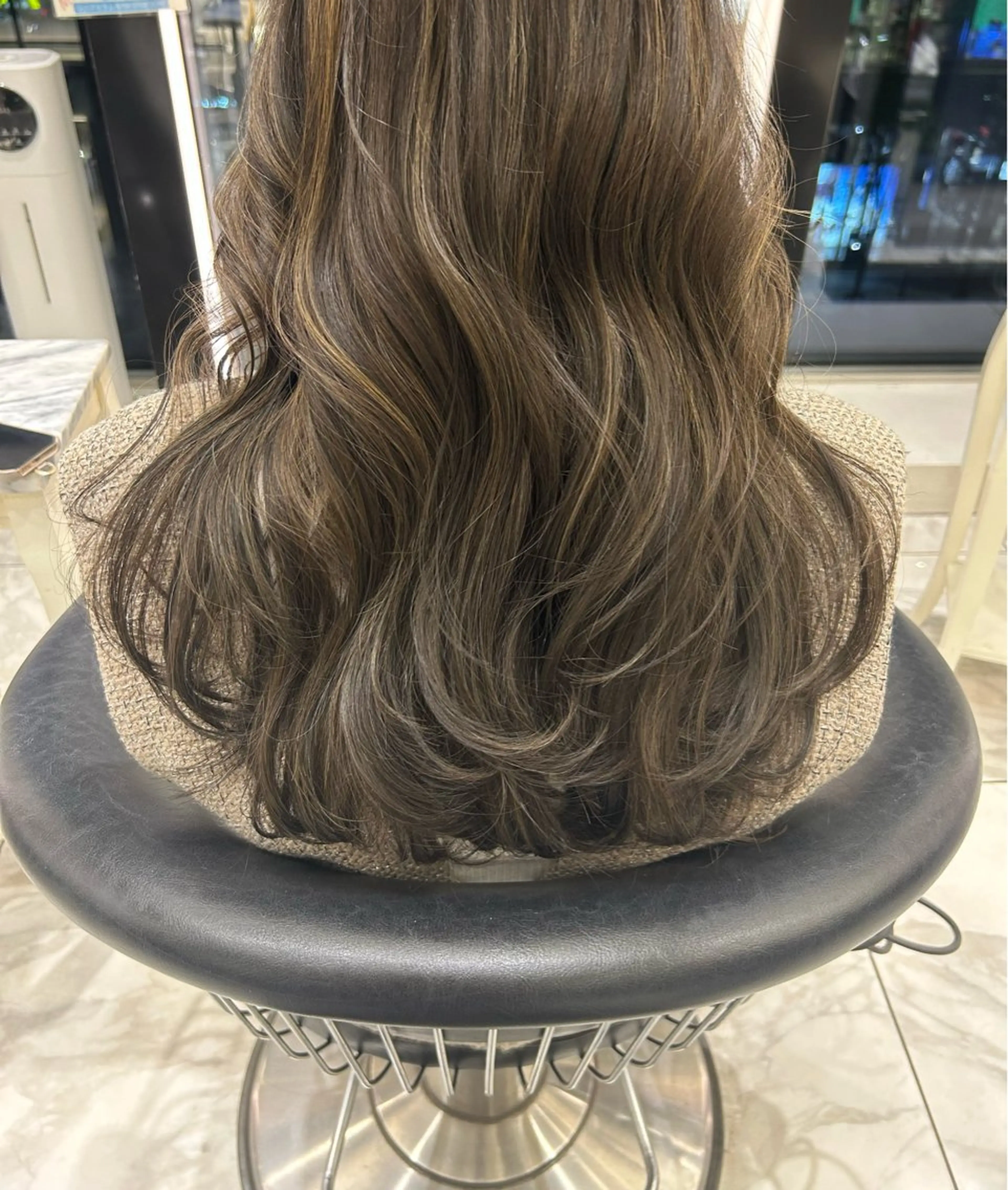 セミロング カラー パーマ 垢抜けヘア 韓国ヘア銀座近下菜央のヘアスタイル