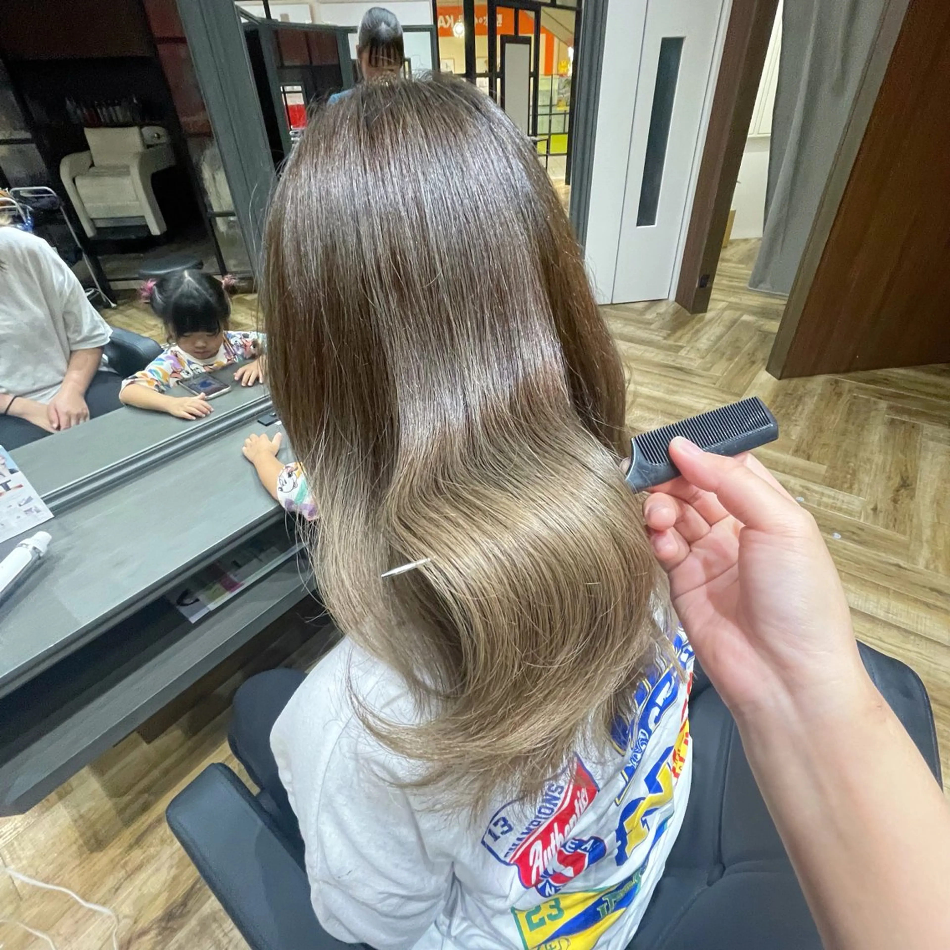 カラー グラデーションカラー カシータフロルららぽーと愛知東郷所属・服部 未夢のヘアスタイル