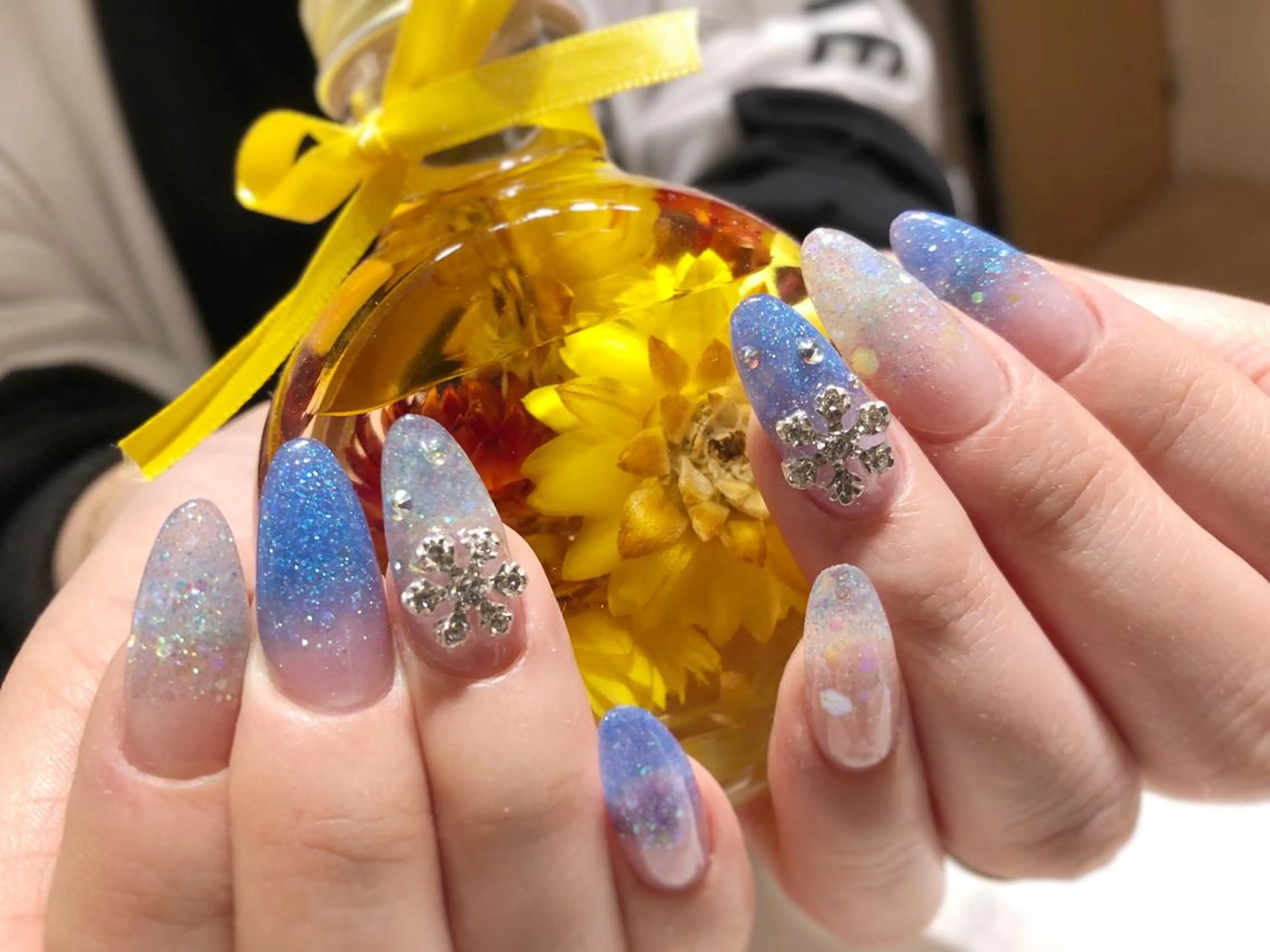 ネイル ストーンネイル ハンドネイル salon de Tiaraのネイルデザイン