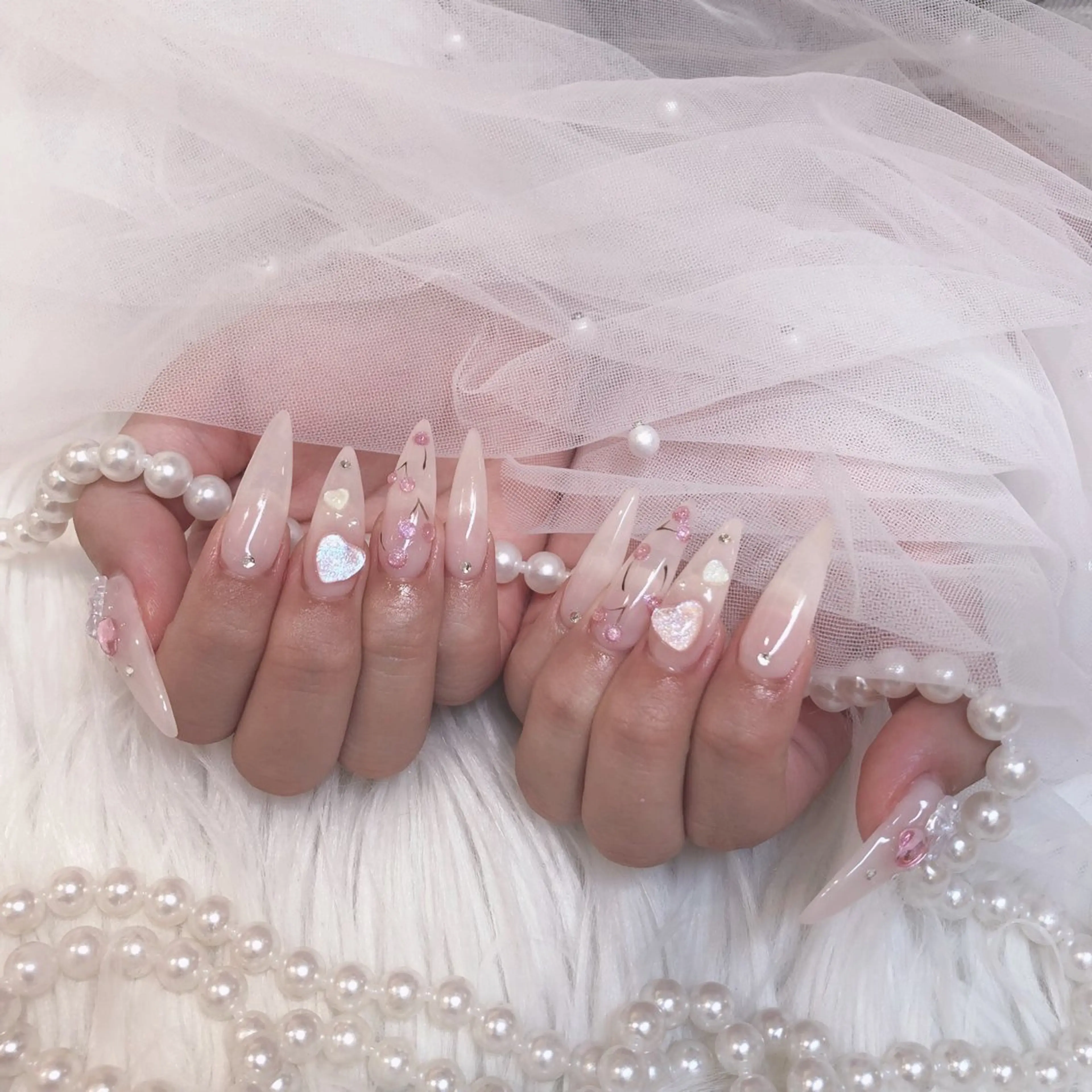 ネイル Raviy  新宿店所属・わたなべ あやかのネイルデザイン