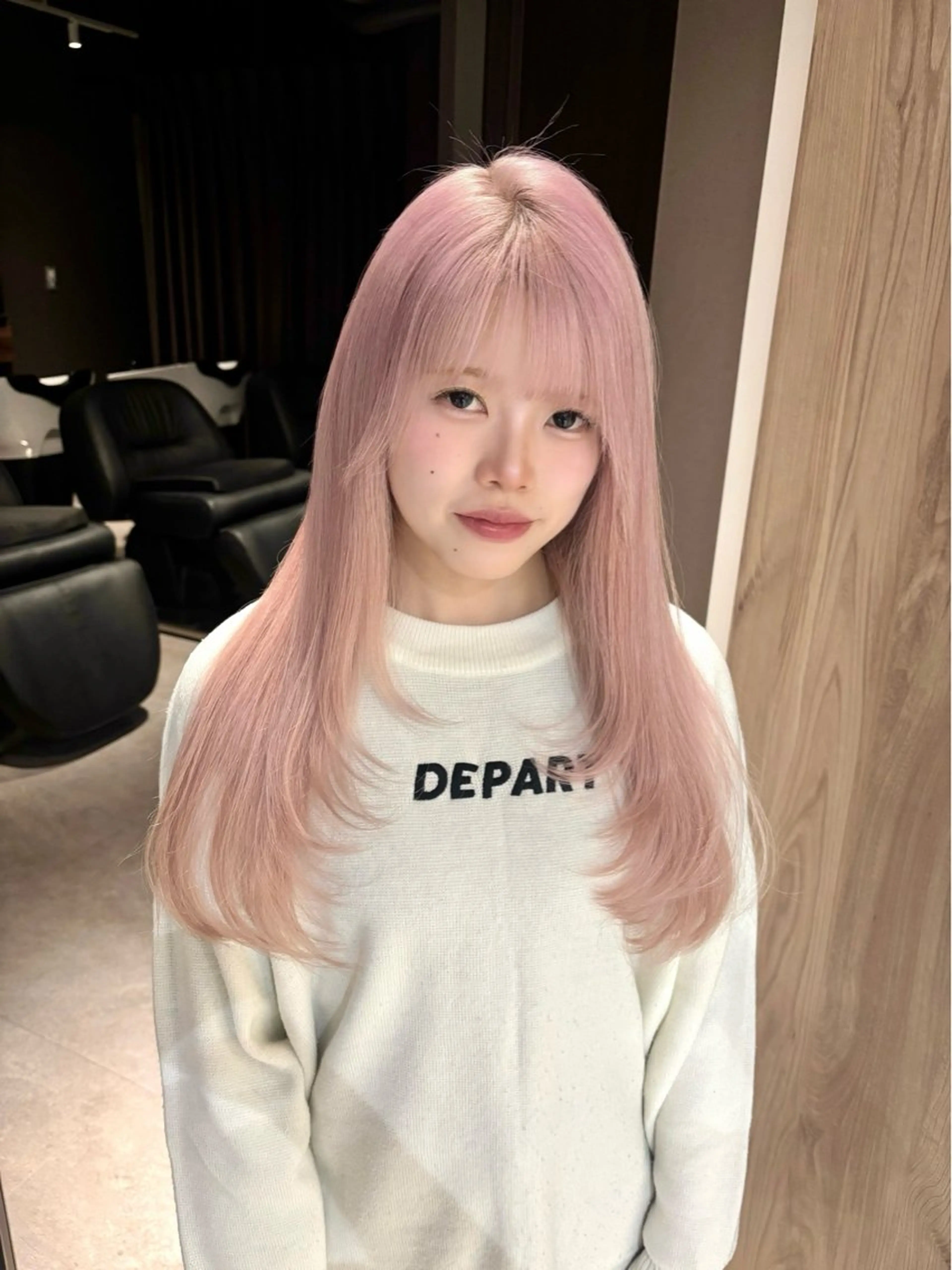 ロング カラー ブリーチ ピンクカラー ホワイトピンク カット ヘアカラー ヘッドスパ 透明感カラー.似合わ せ🎀amika🎀のヘアスタイル