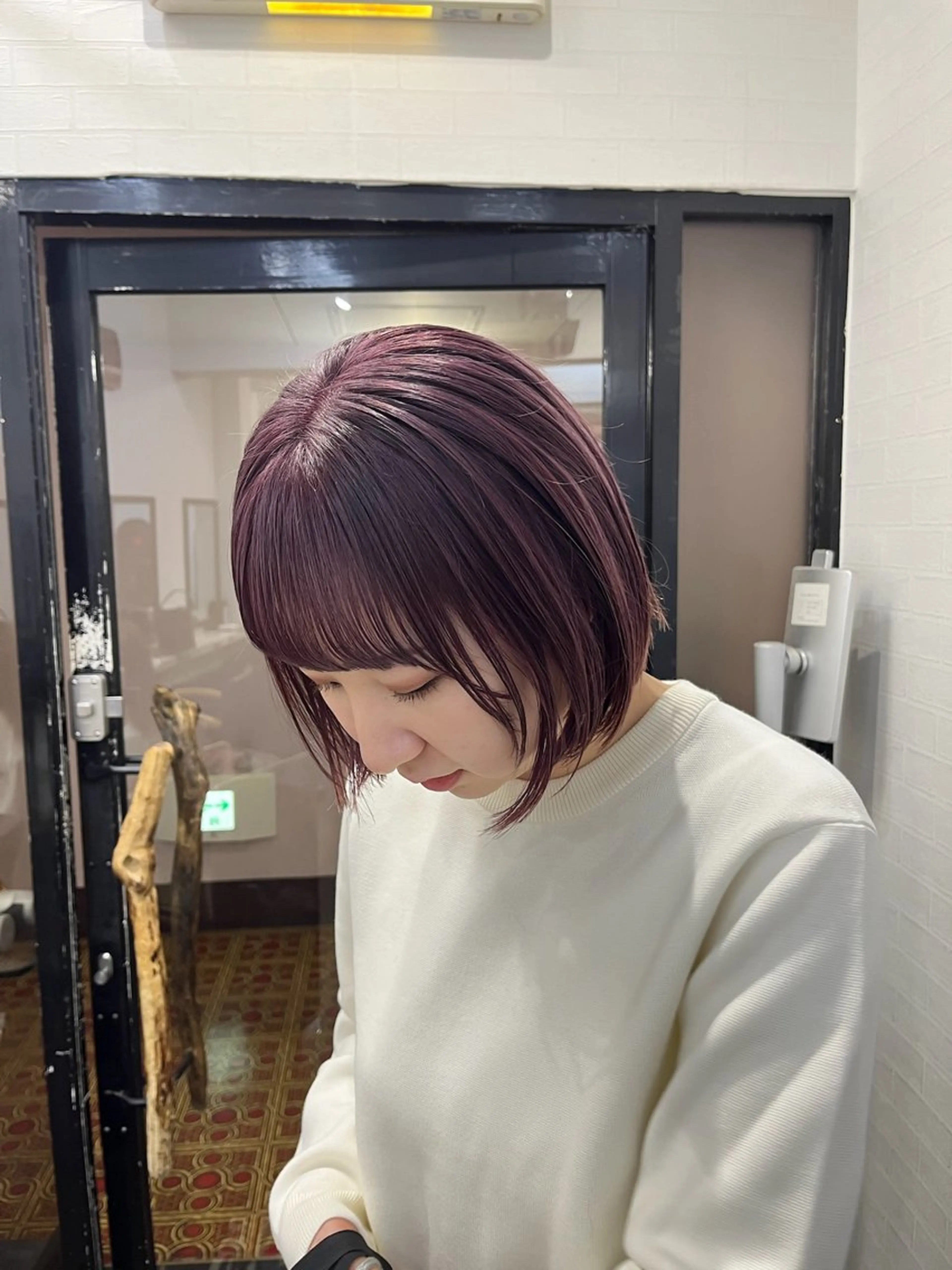 カラー Yui. レイヤー／パーマのヘアスタイル