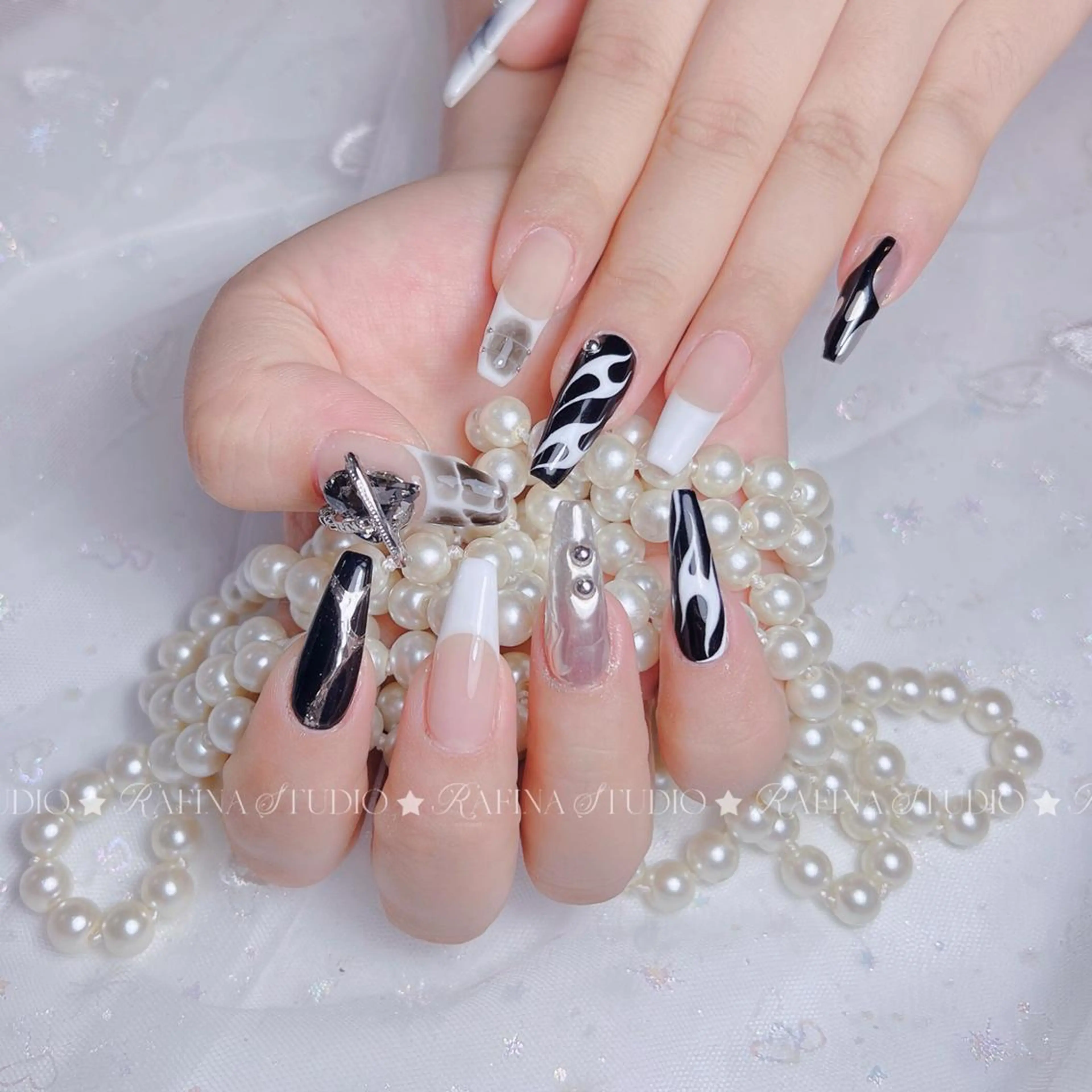 ネイル 玲央 YOYOのネイルデザイン