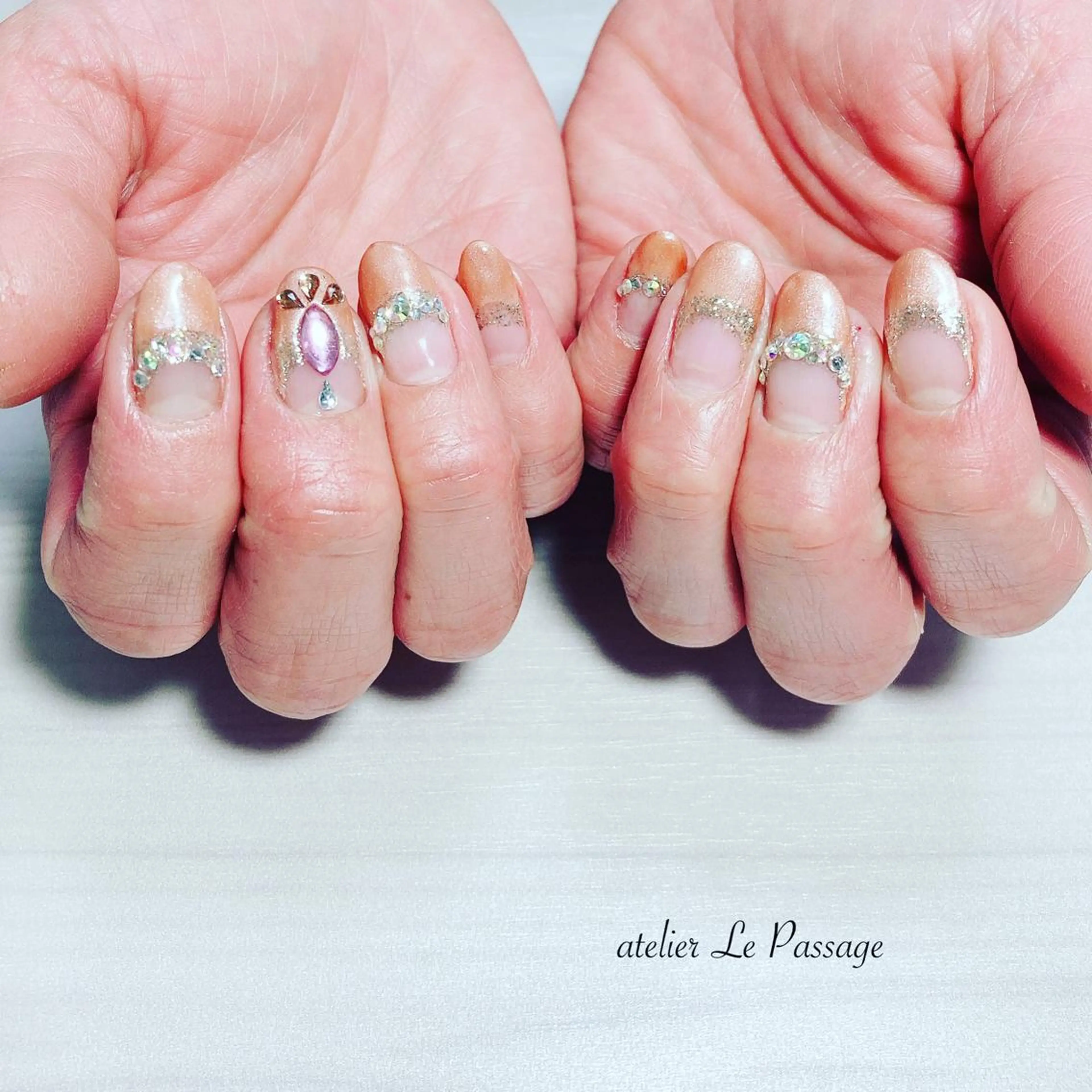 ネイル フレンチネイル ジェルネイル キラキラネイル ラメ(グリッター) オフィスネイル Atelier Le Passage所属・h nakatsukaのネイルデザイン