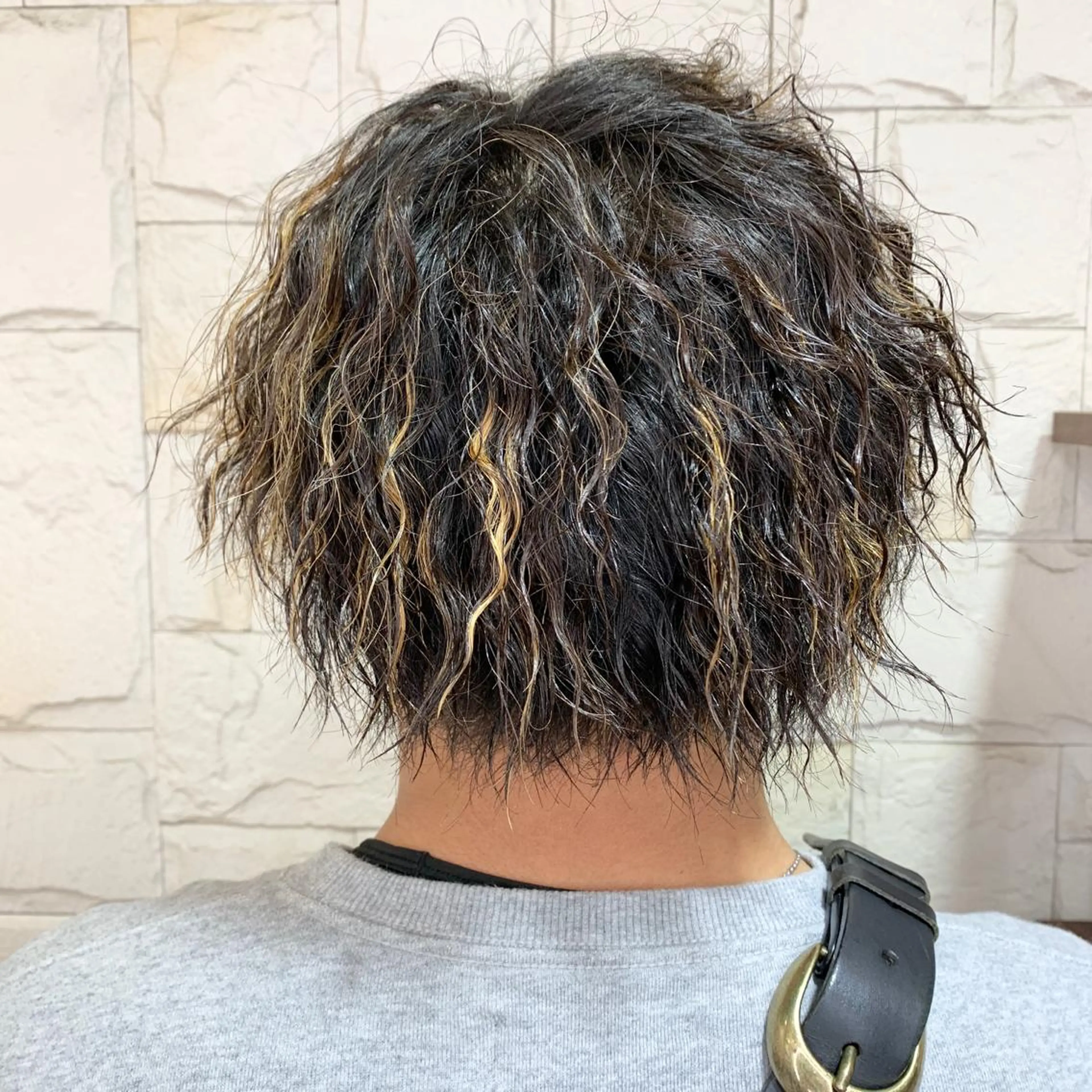 ミディアム パーマ メンズ ミディアムパーマ メンズパーマ ツイストスパイラルパーマ スパイラルパーマ ヘアサロンROY所属・高橋 宏太郎のヘアスタイル