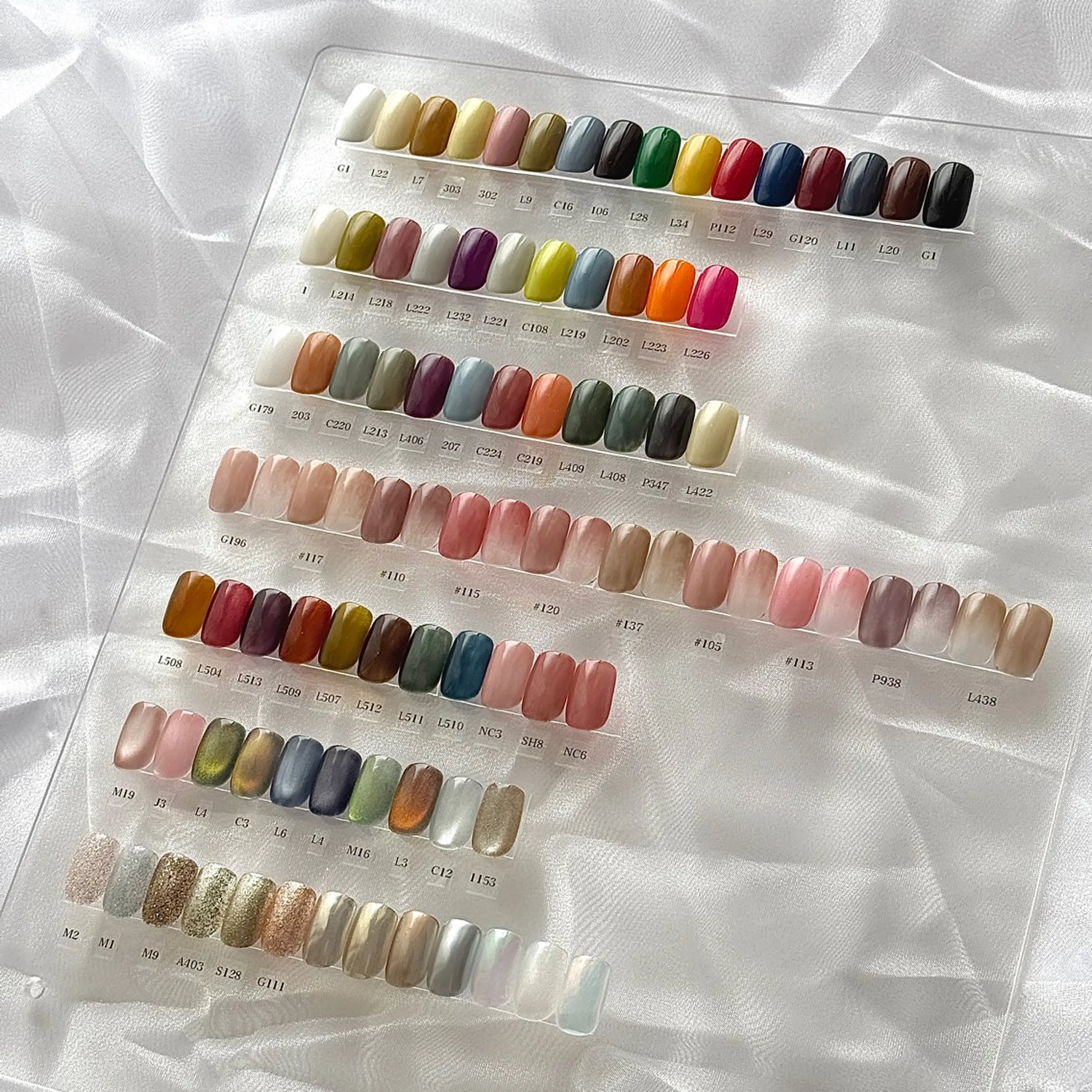 ネイル ハンドネイル フットネイル Lauum ラウームのネイルデザイン