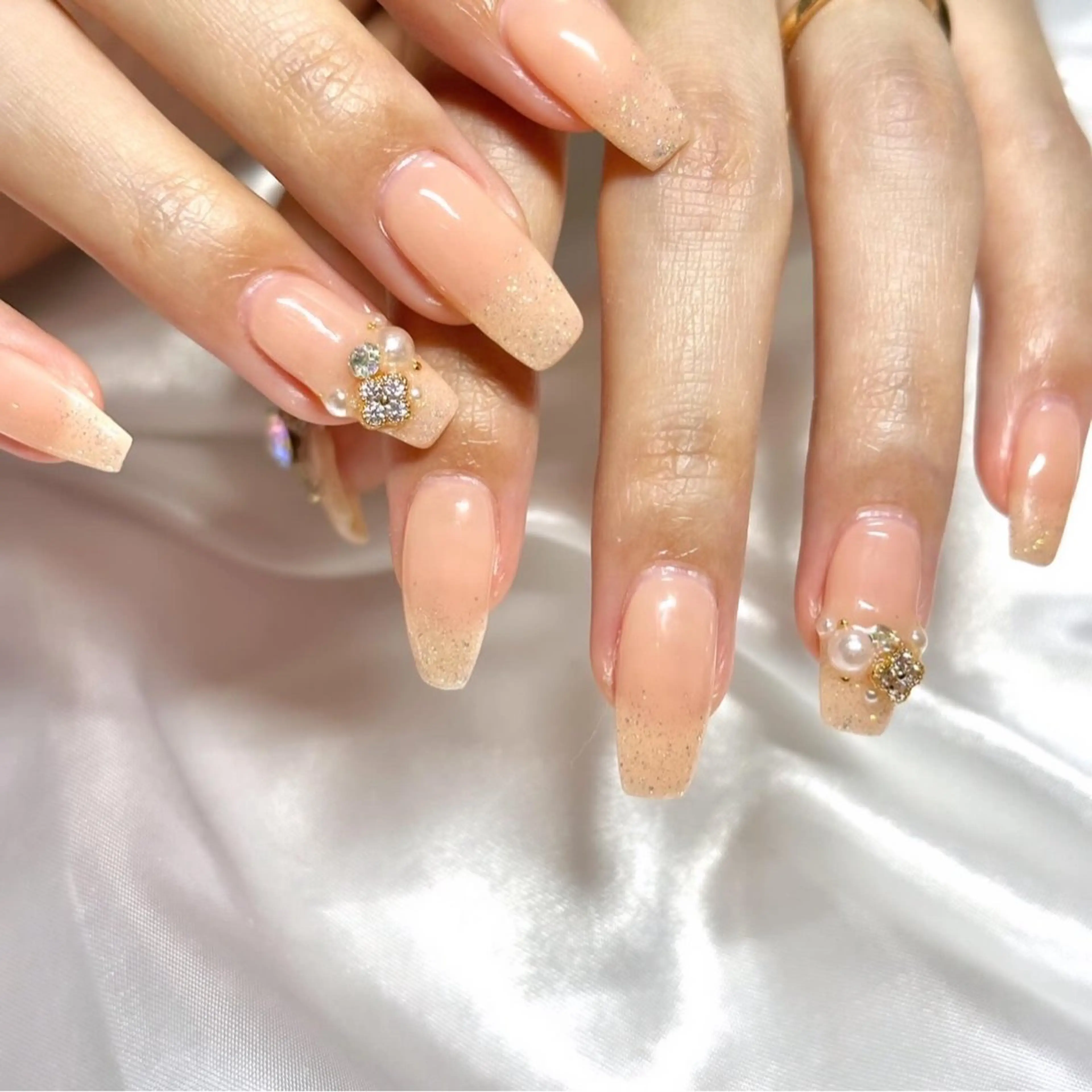 ネイル ハンドネイル OKIKA所属・【OKIKA】 らん🦖🌈🧡のマツエク・マツパデザイン