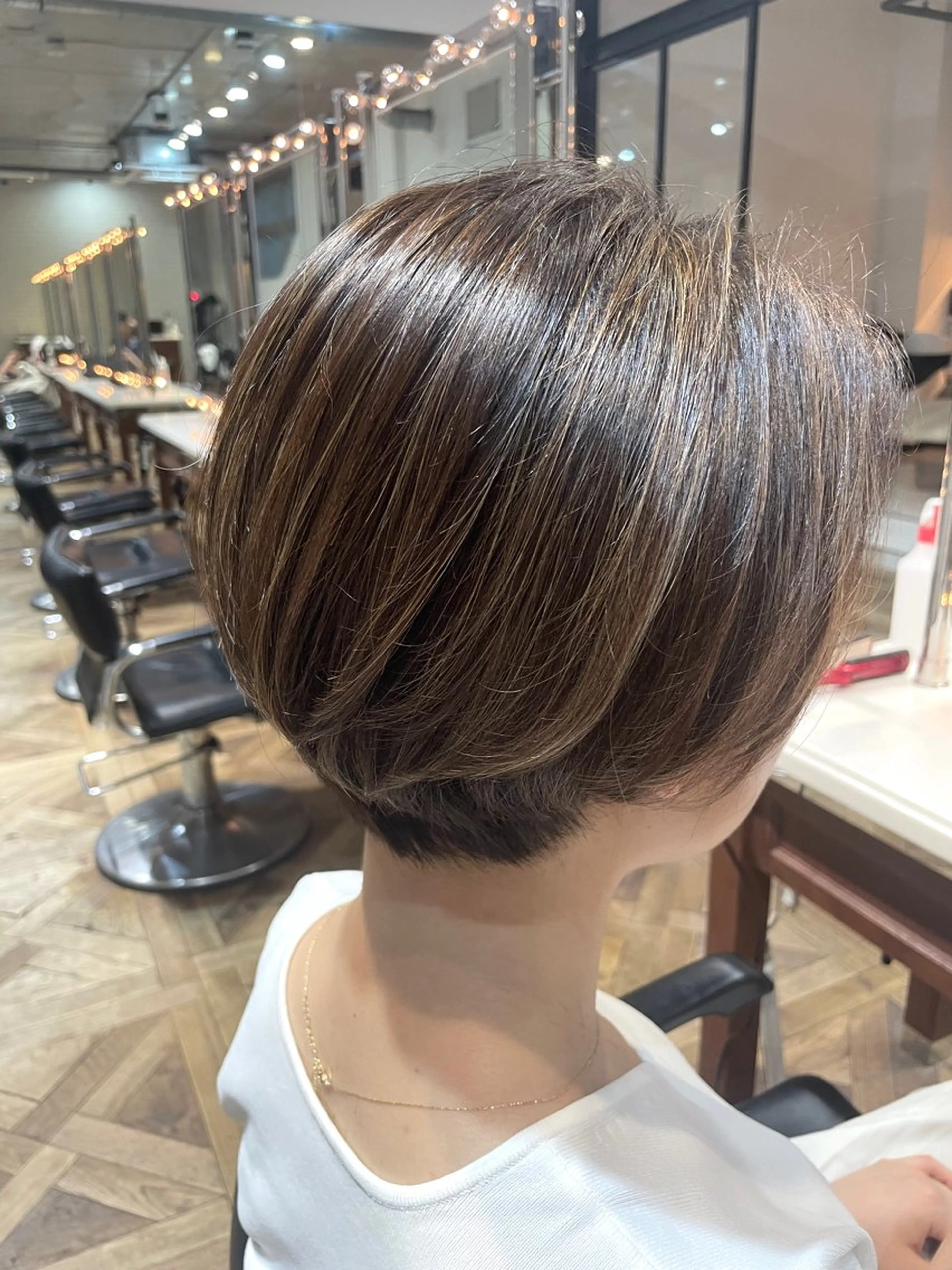 ショート カラー ハイライトカラー ハイライト ショートヘア カット ヘアカラー トリートメント BEBE所属・ブリーチなし 透明感カラーKANAのヘアスタイル