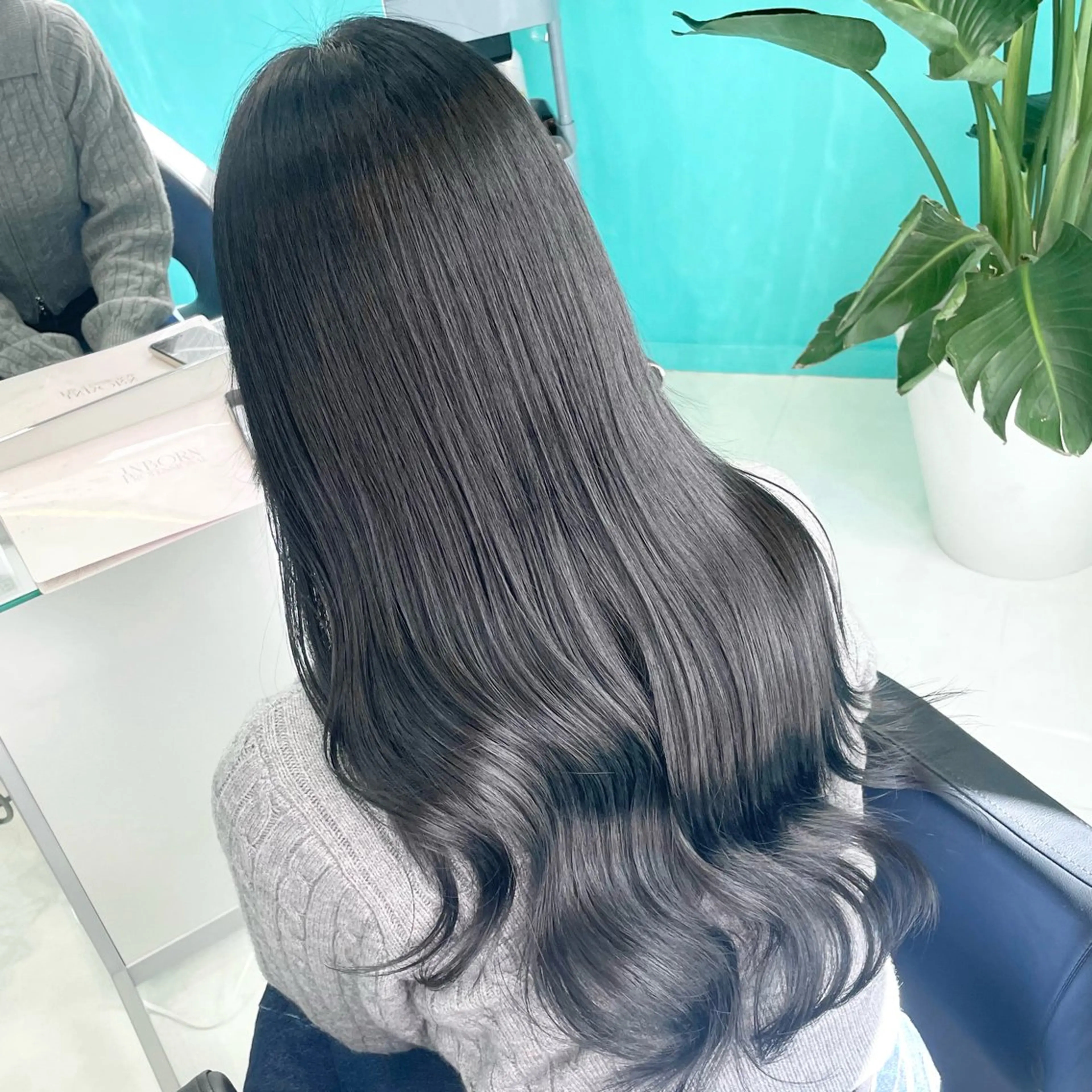 ロング カラー 黒髪 ブルーカラー ブルーブラック 艶/透明感 🫧カラーのヘアスタイル