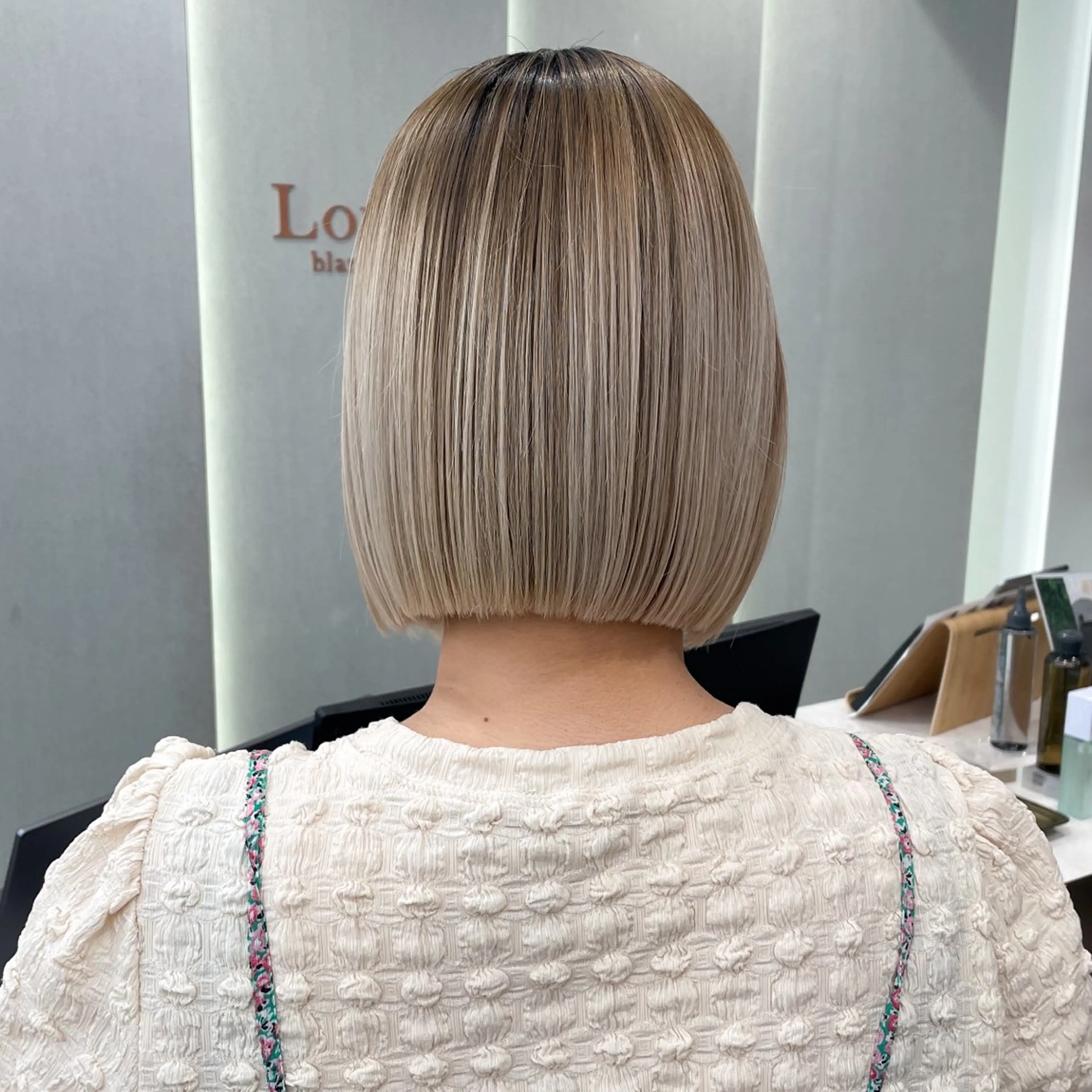 ショート カラー ストンボブ/レイヤー 透明感カラー/ヒデジのヘアスタイル