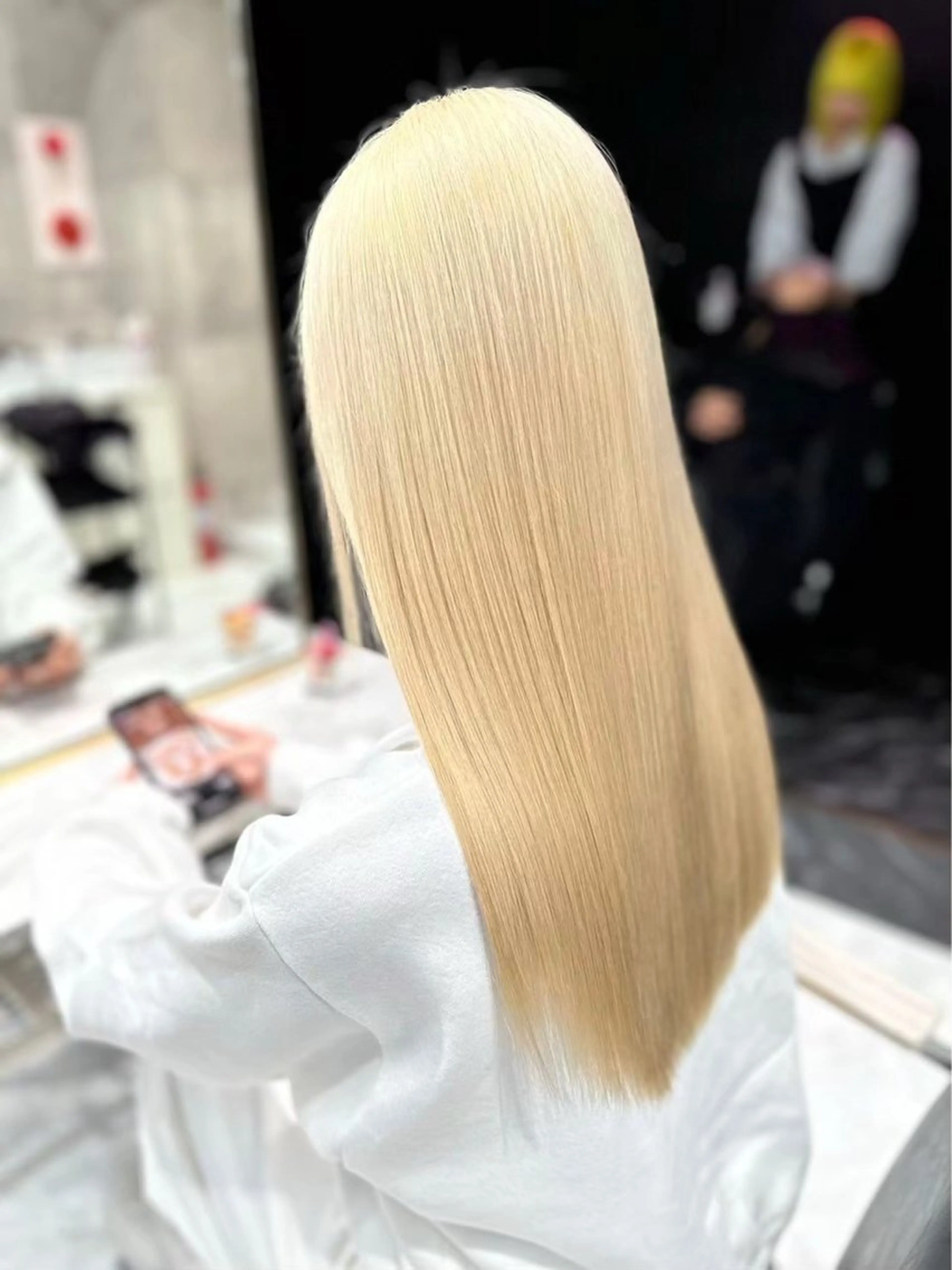 ロング カラー TENSHO 原宿　ハイトーンのヘアスタイル